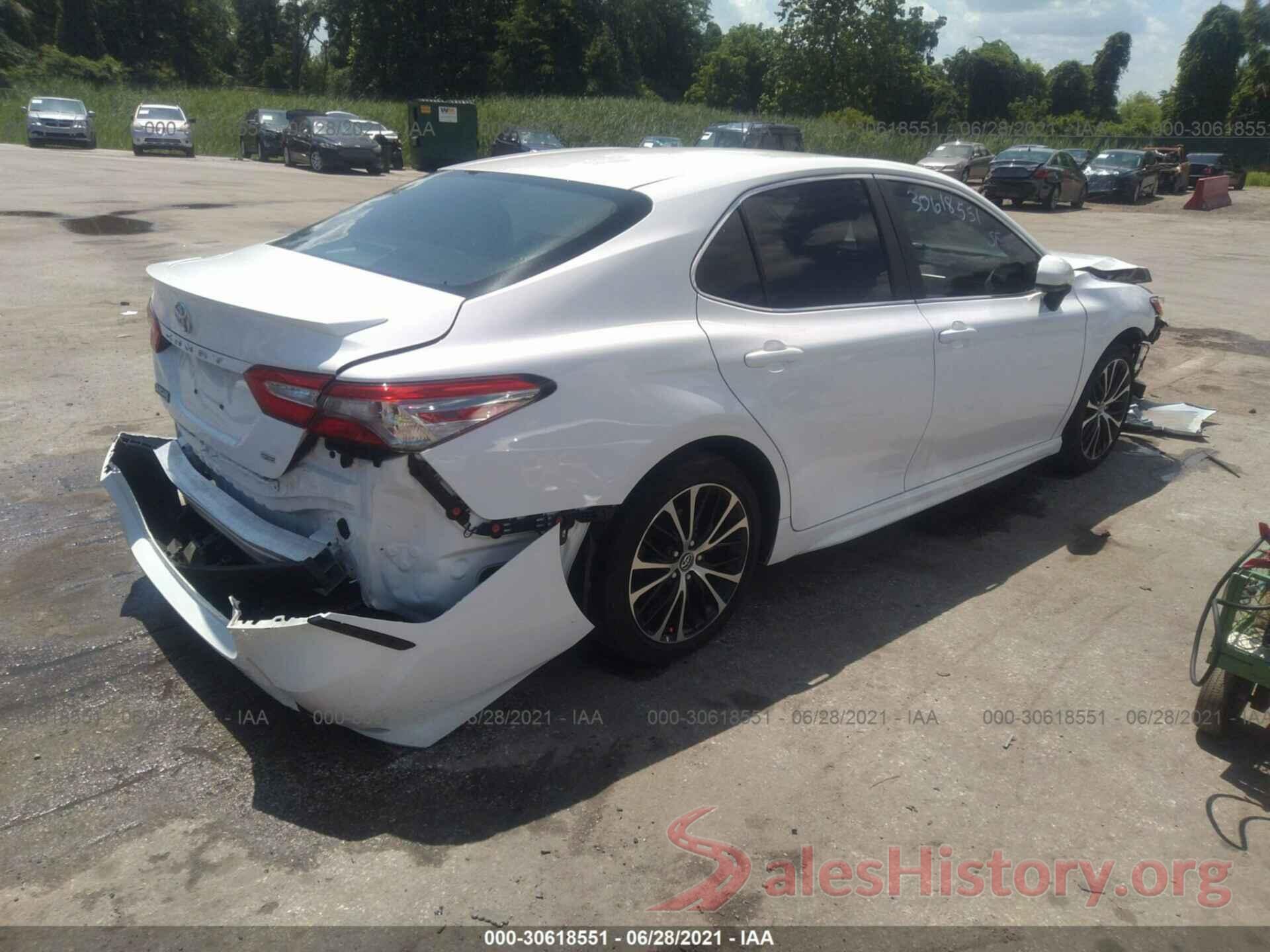 4T1B11HK4JU585902 2018 TOYOTA CAMRY