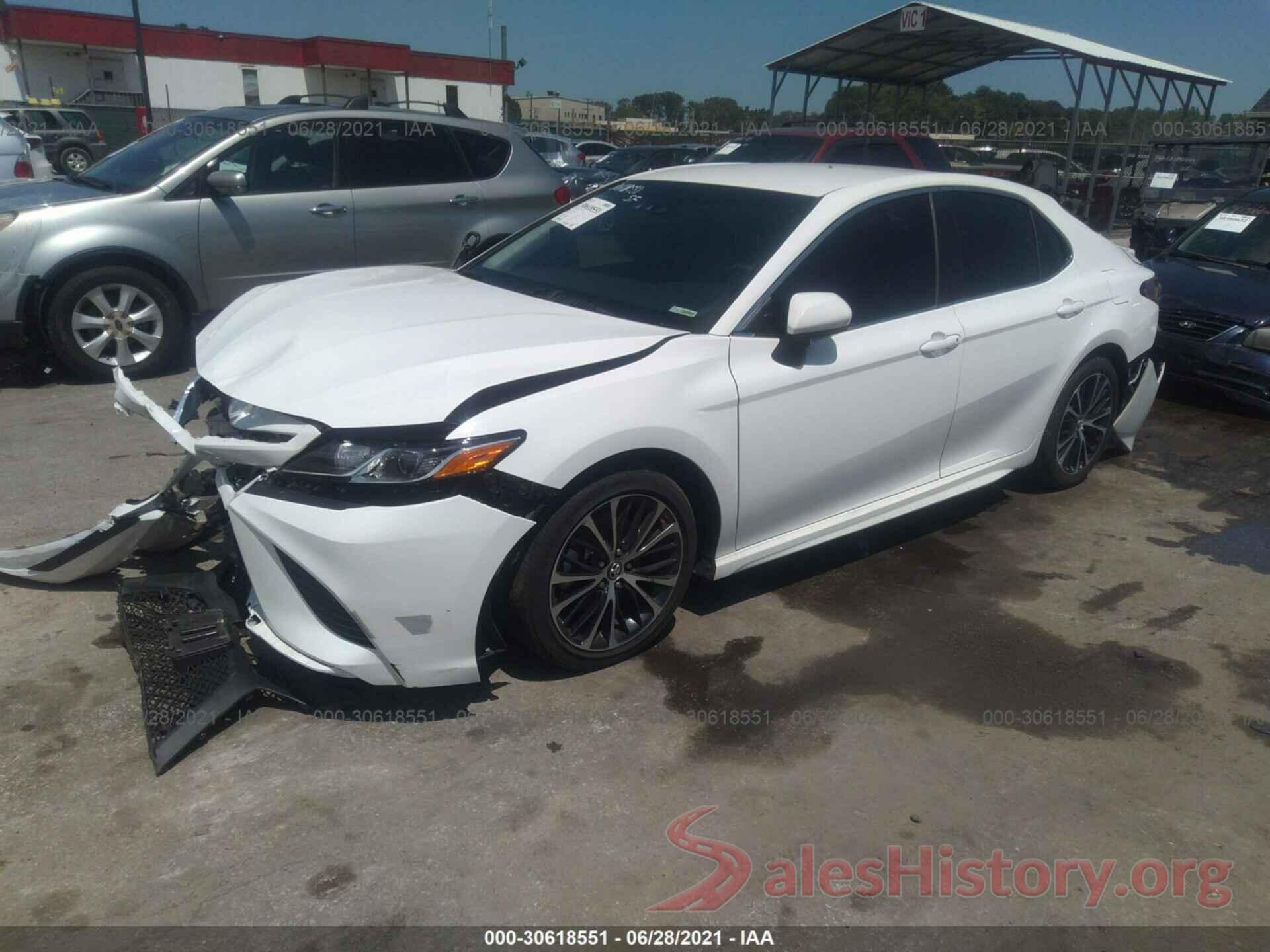 4T1B11HK4JU585902 2018 TOYOTA CAMRY