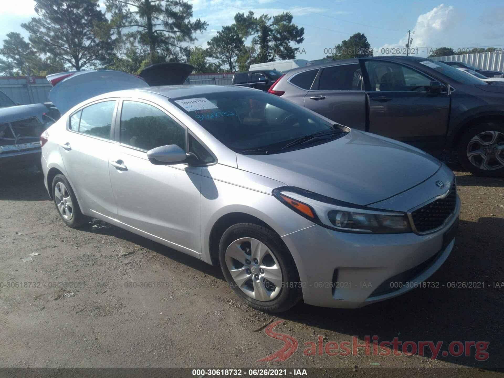 3KPFK4A72HE098989 2017 KIA FORTE