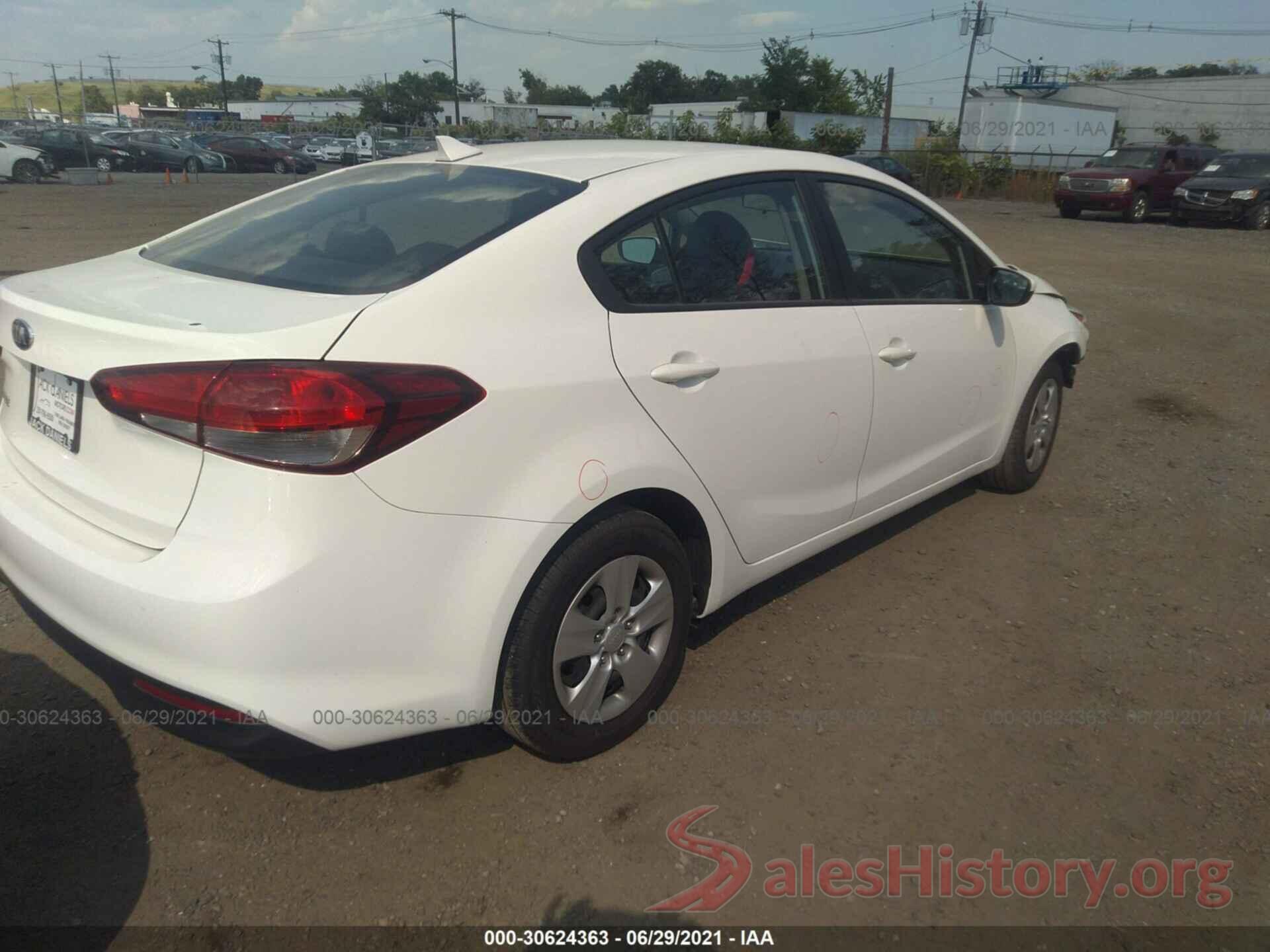 3KPFK4A75JE266436 2018 KIA FORTE