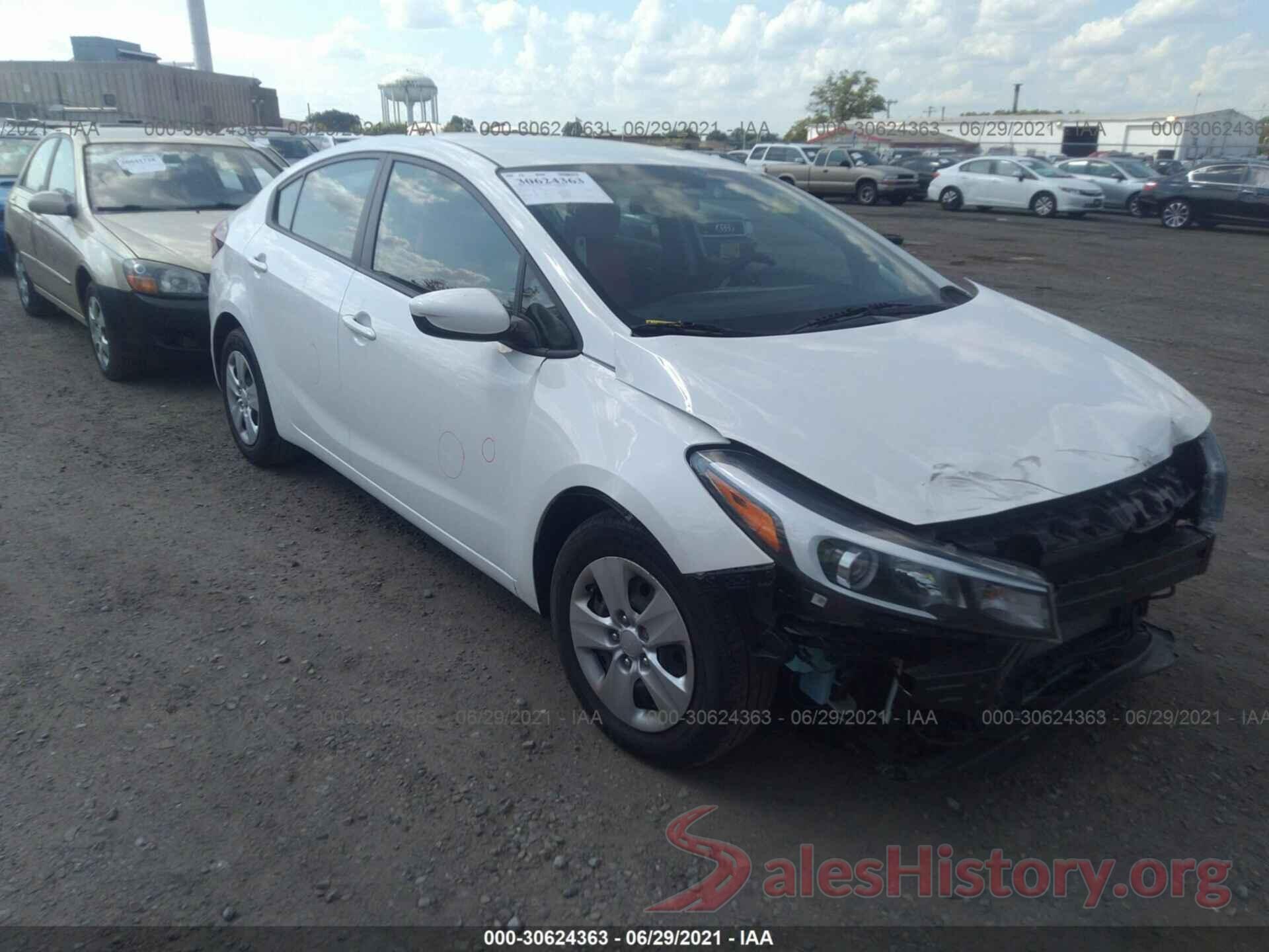 3KPFK4A75JE266436 2018 KIA FORTE