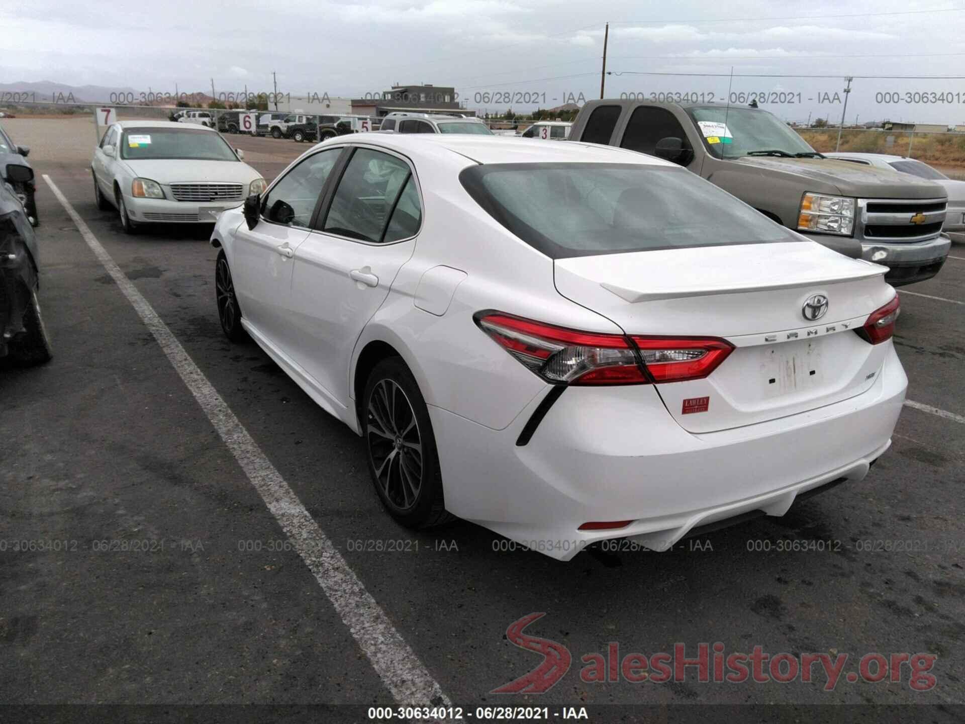 4T1B11HK4JU557940 2018 TOYOTA CAMRY