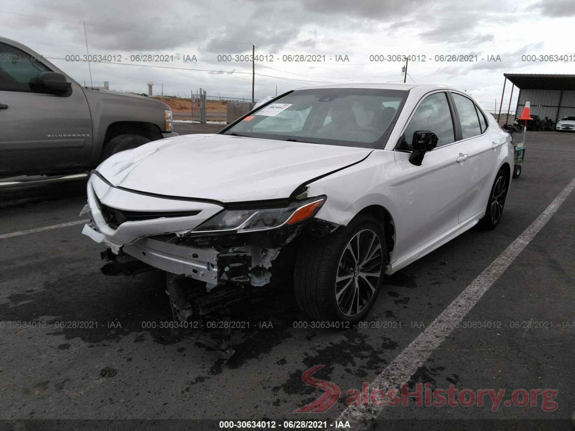 4T1B11HK4JU557940 2018 TOYOTA CAMRY