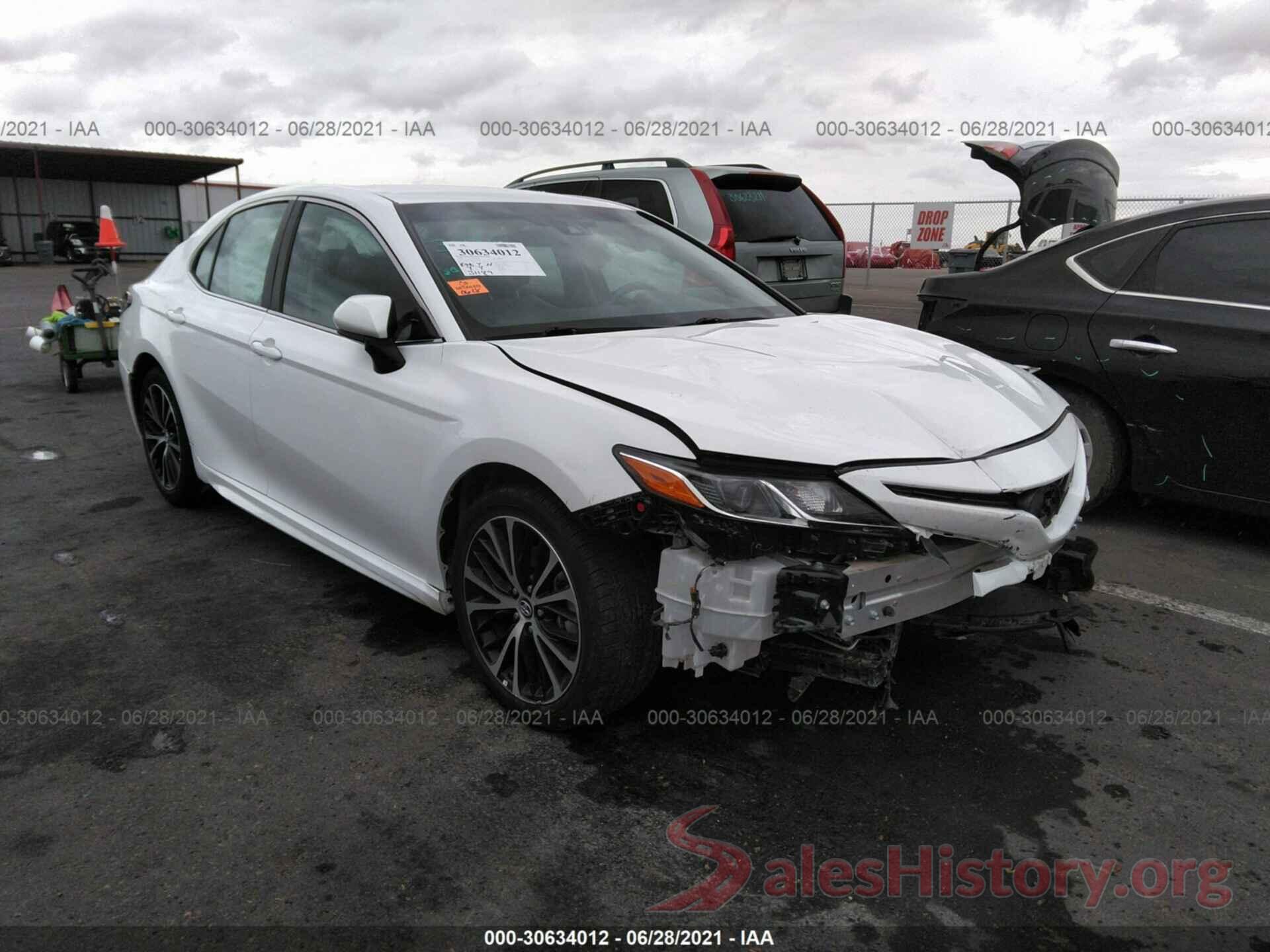 4T1B11HK4JU557940 2018 TOYOTA CAMRY