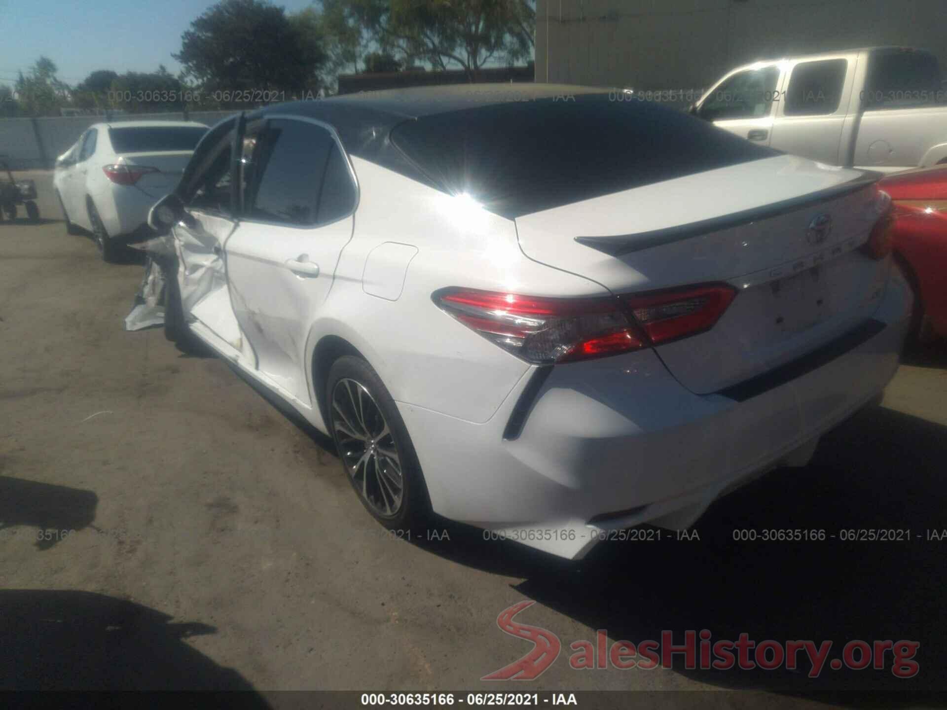 4T1B11HK9JU109984 2018 TOYOTA CAMRY