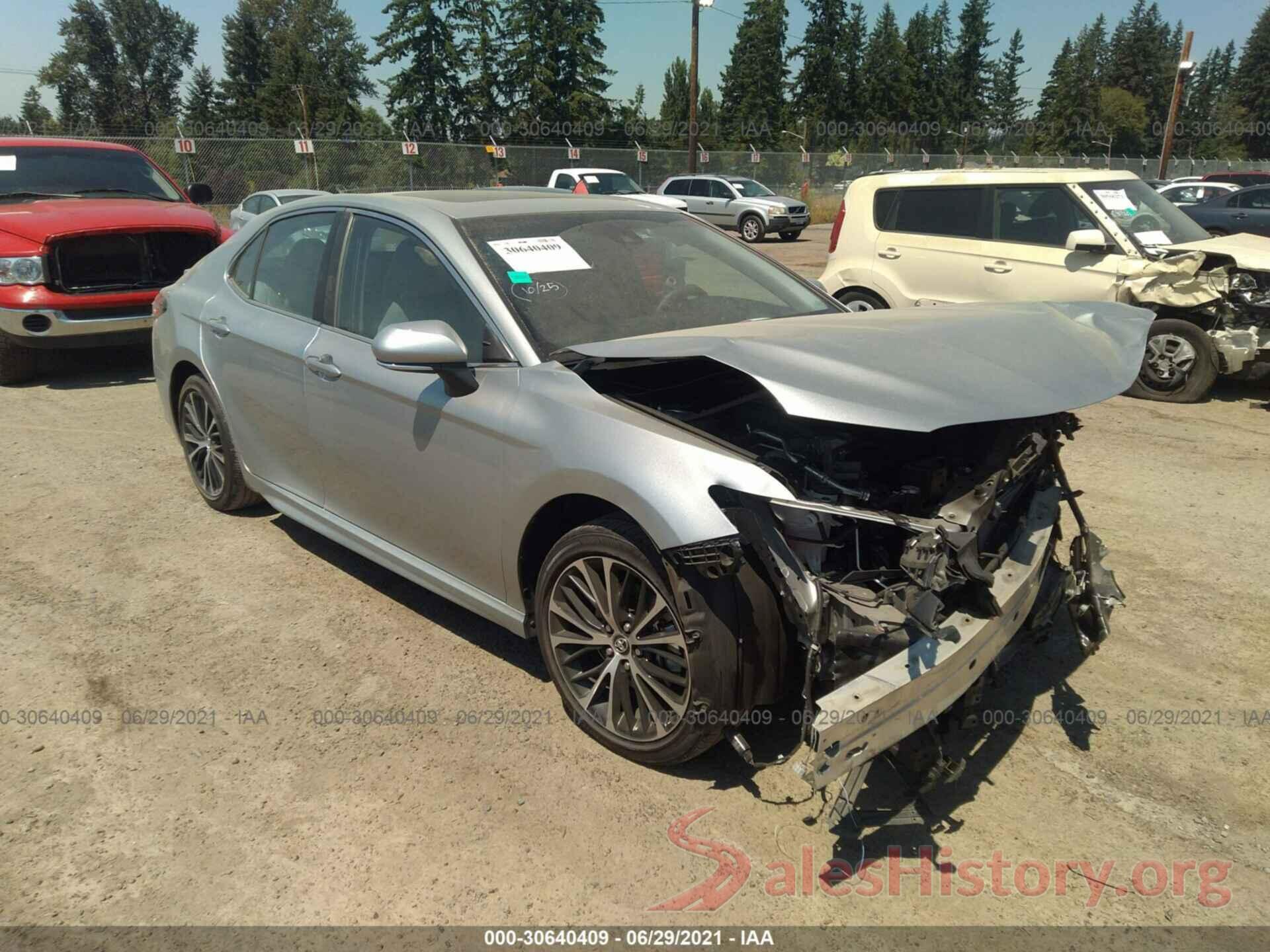 4T1B11HK5JU547627 2018 TOYOTA CAMRY