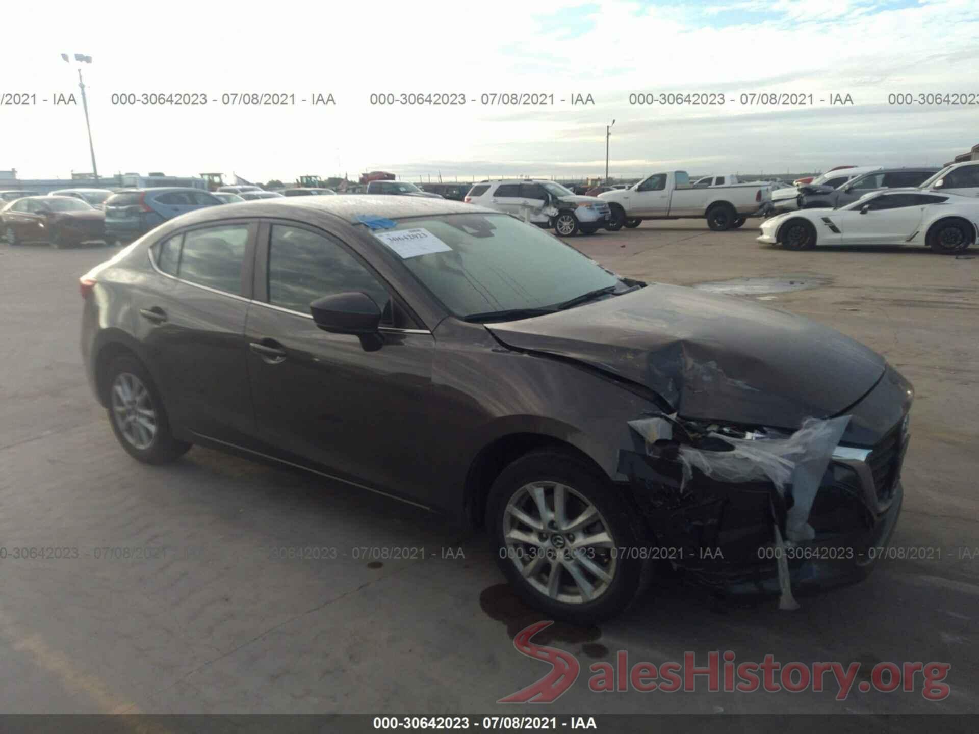 3MZBN1U70JM180213 2018 MAZDA MAZDA3 4-DOOR