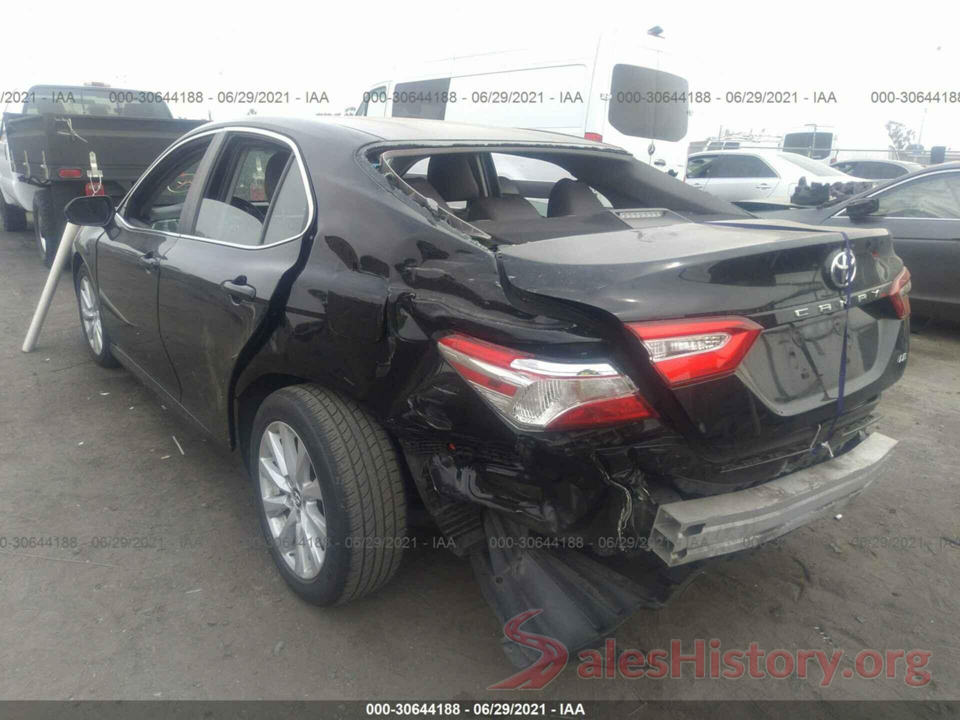 4T1B11HK8JU657815 2018 TOYOTA CAMRY