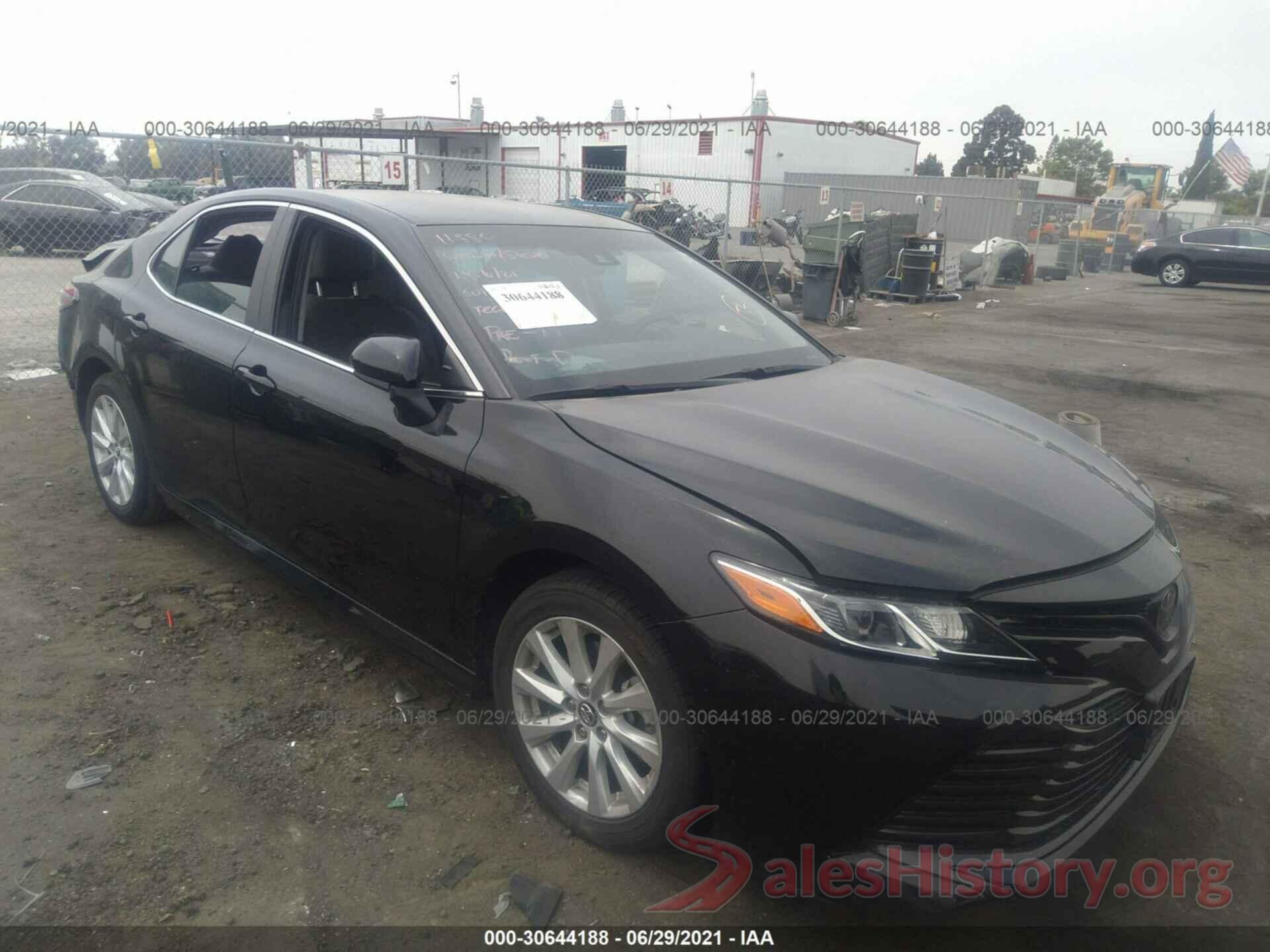 4T1B11HK8JU657815 2018 TOYOTA CAMRY