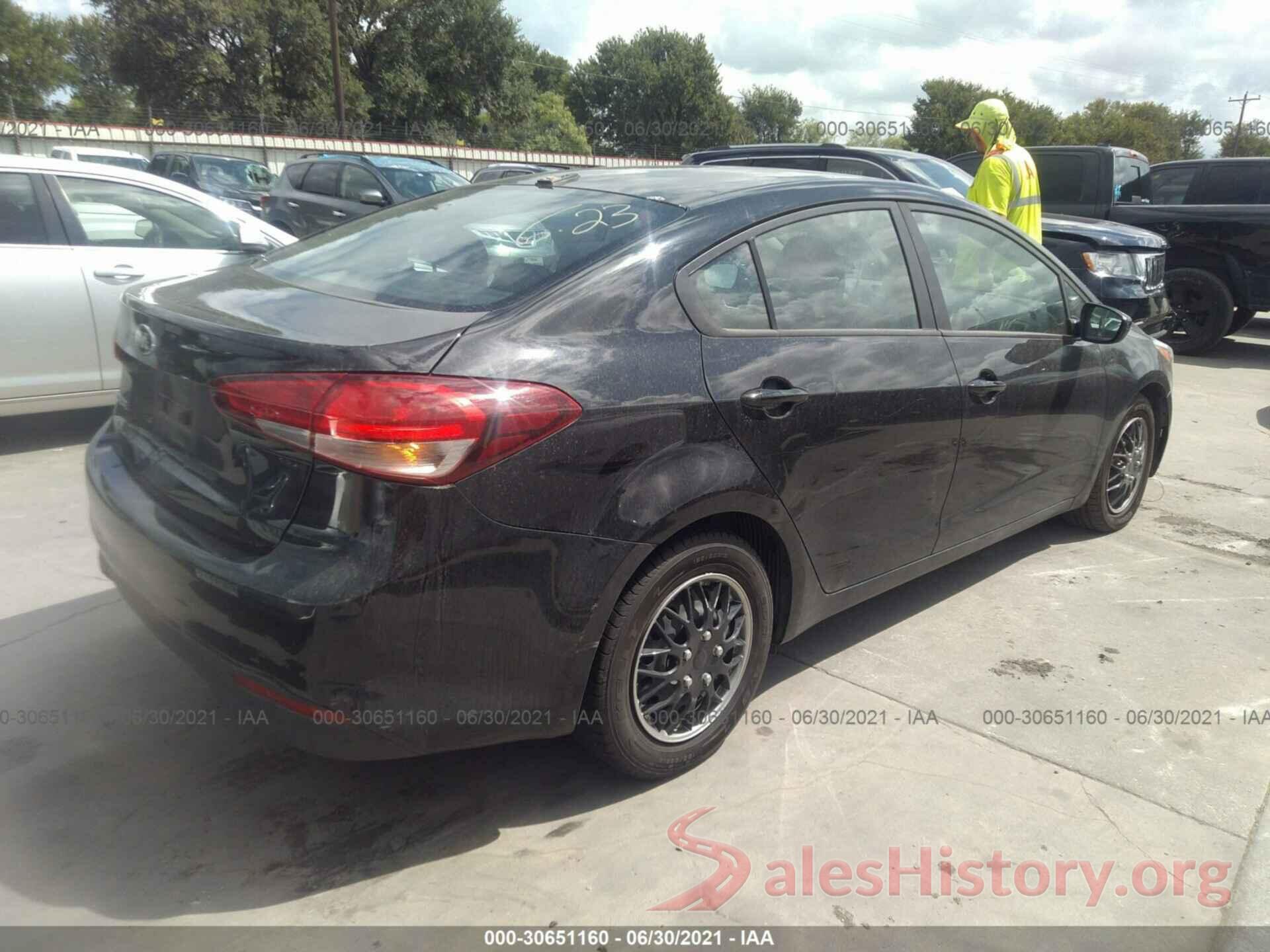 3KPFK4A7XHE038426 2017 KIA FORTE