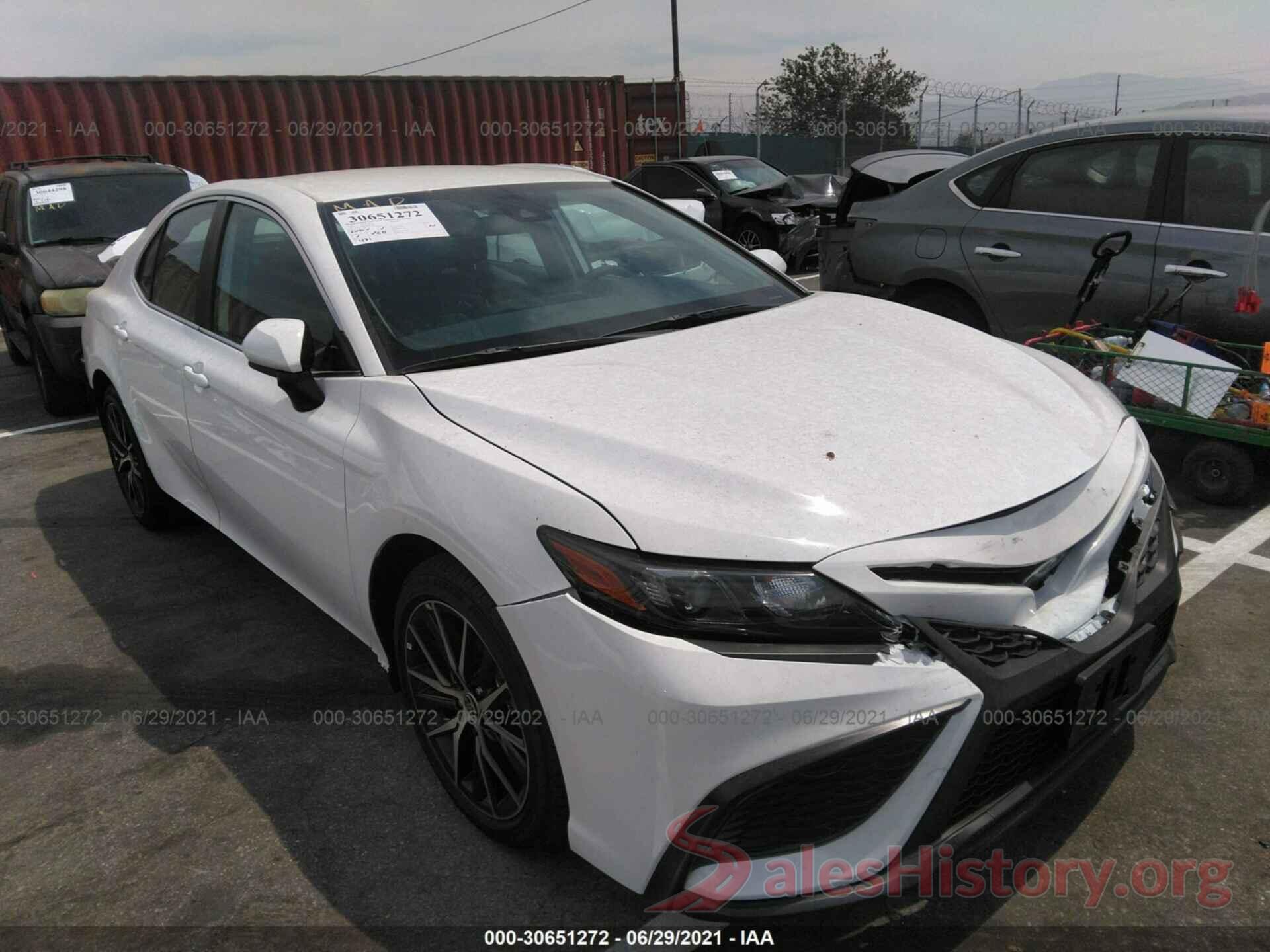 4T1G11AK0MU582063 2021 TOYOTA CAMRY