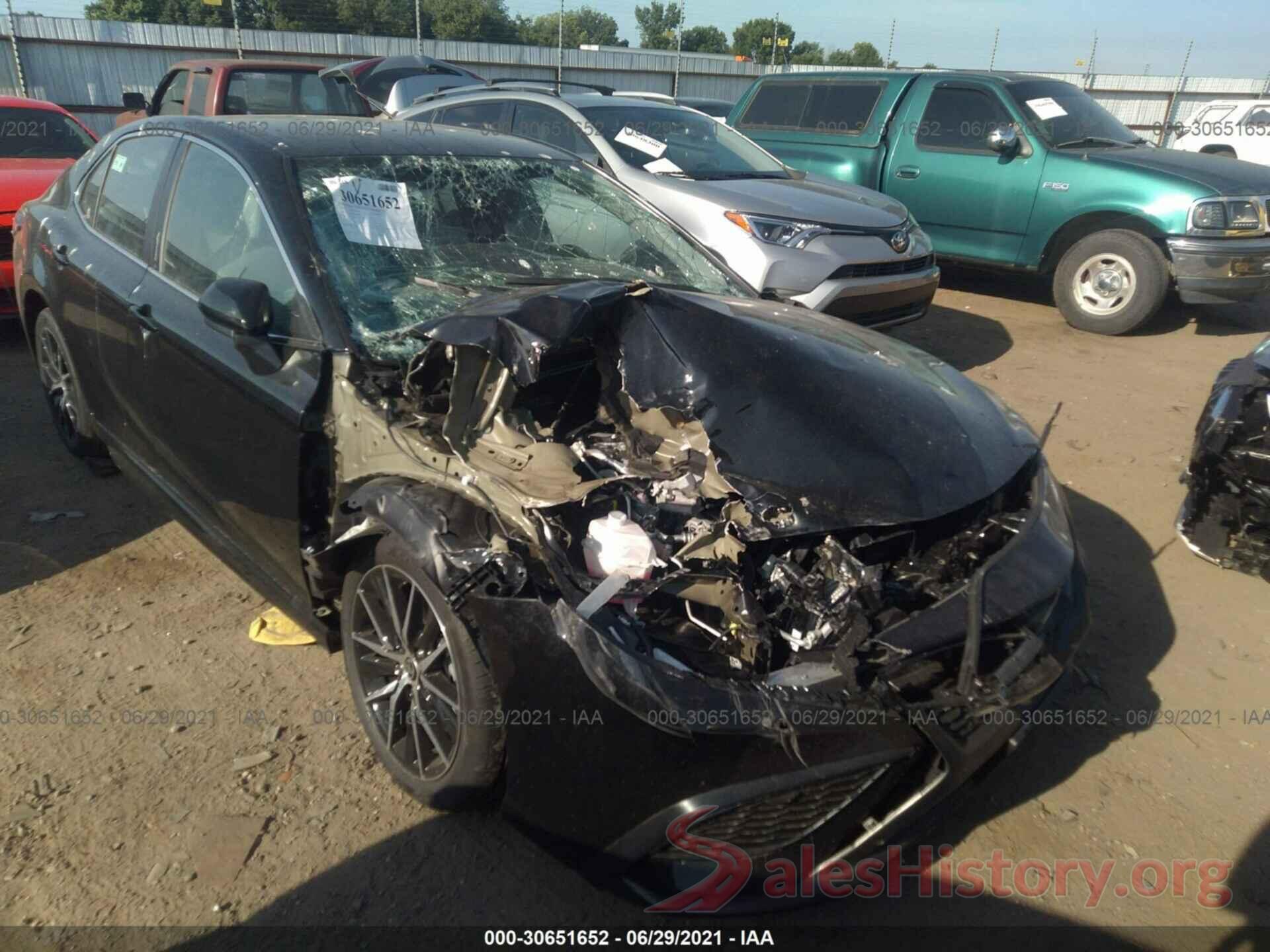 4T1G11AK0MU592592 2021 TOYOTA CAMRY