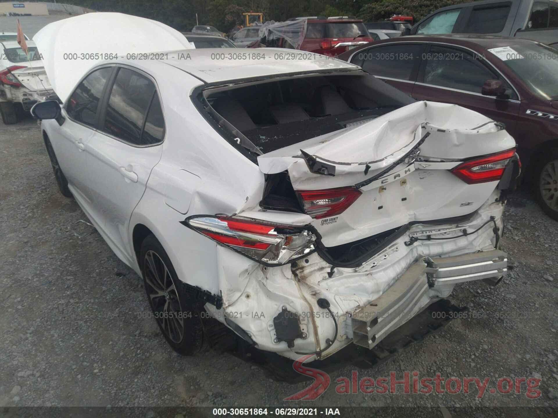 4T1B11HKXJU097697 2018 TOYOTA CAMRY