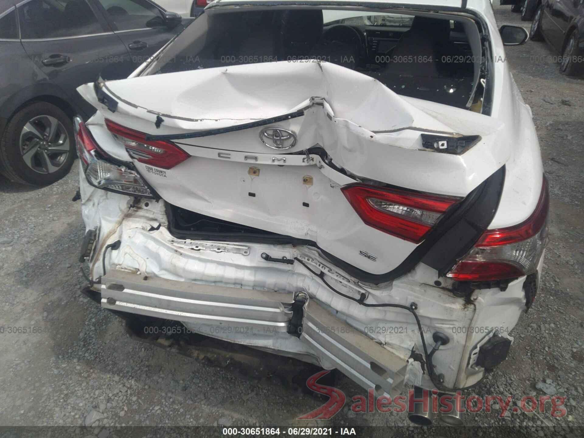 4T1B11HKXJU097697 2018 TOYOTA CAMRY