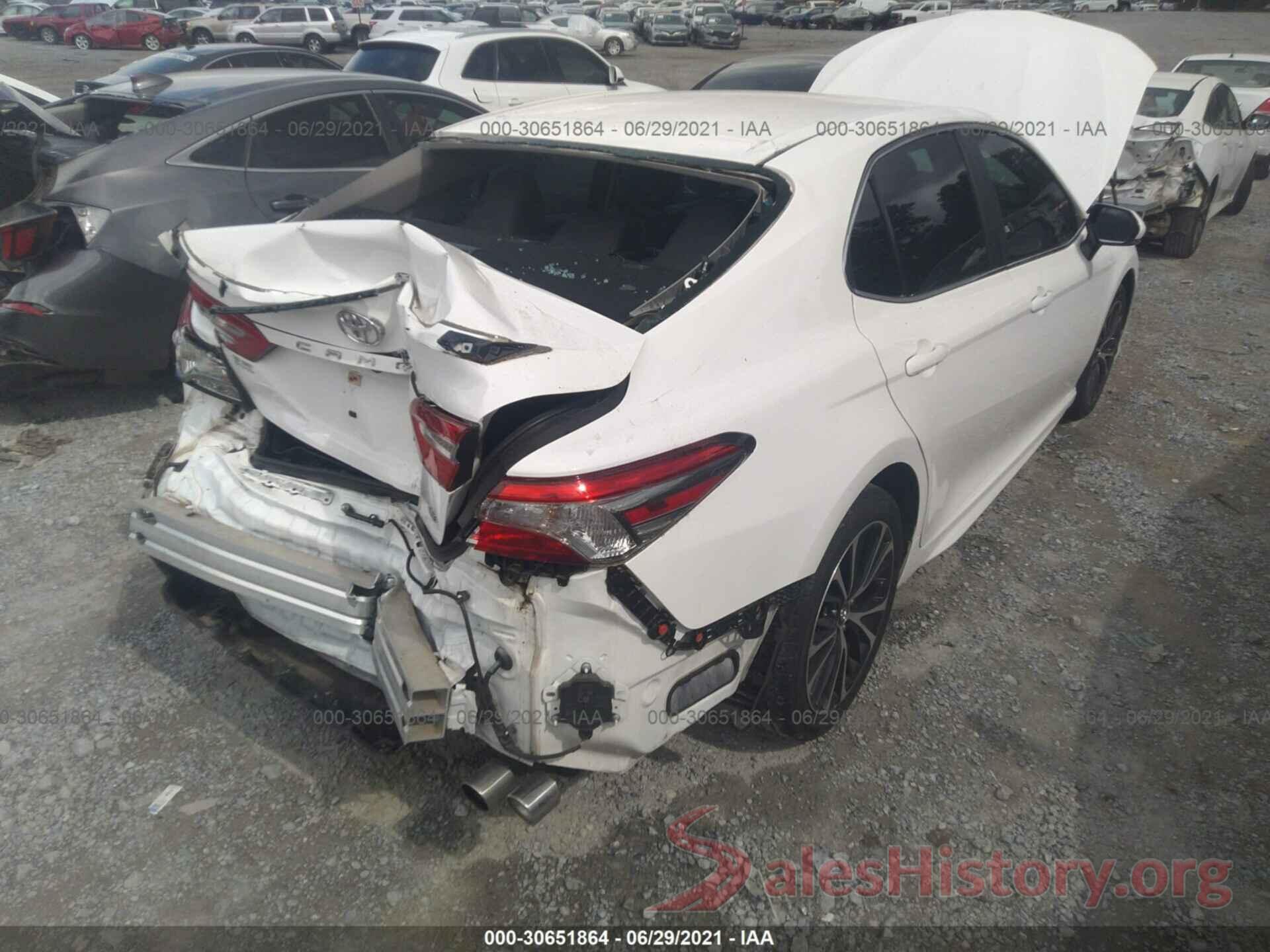 4T1B11HKXJU097697 2018 TOYOTA CAMRY