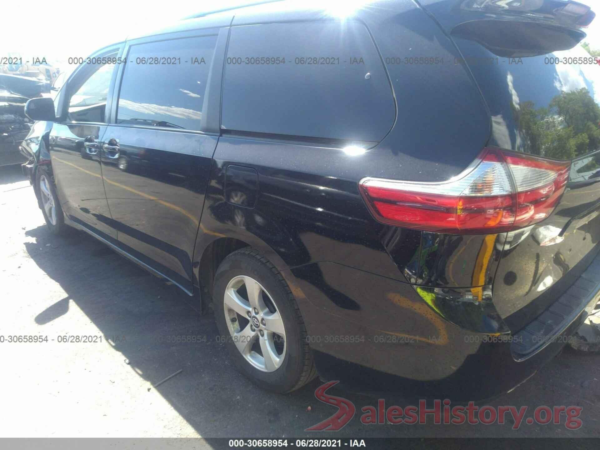 5TDKZ3DC2JS932168 2018 TOYOTA SIENNA