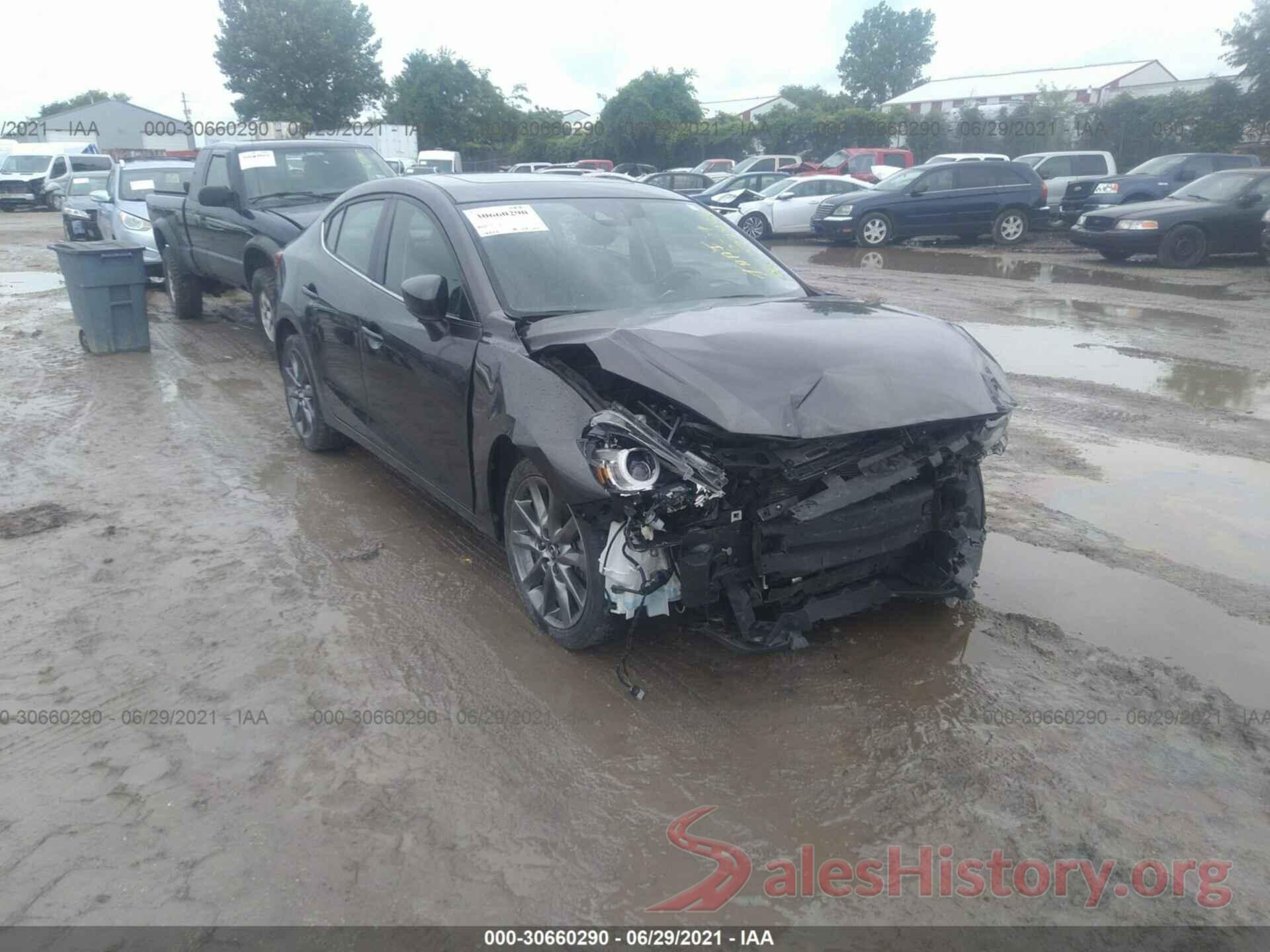 3MZBN1W32JM272448 2018 MAZDA MAZDA3 4-DOOR