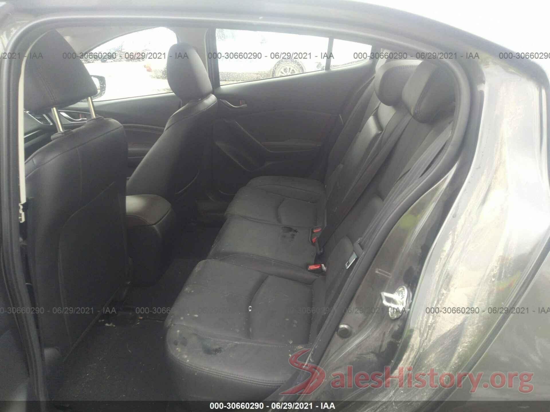 3MZBN1W32JM272448 2018 MAZDA MAZDA3 4-DOOR