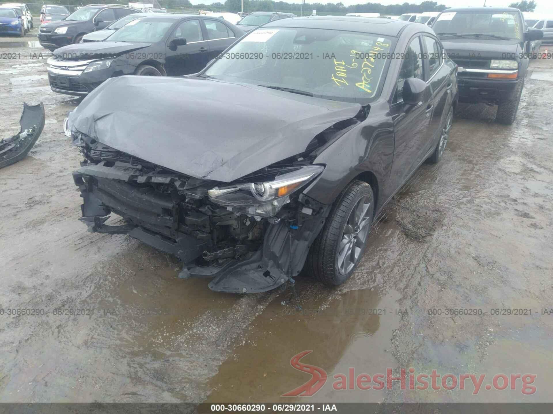 3MZBN1W32JM272448 2018 MAZDA MAZDA3 4-DOOR