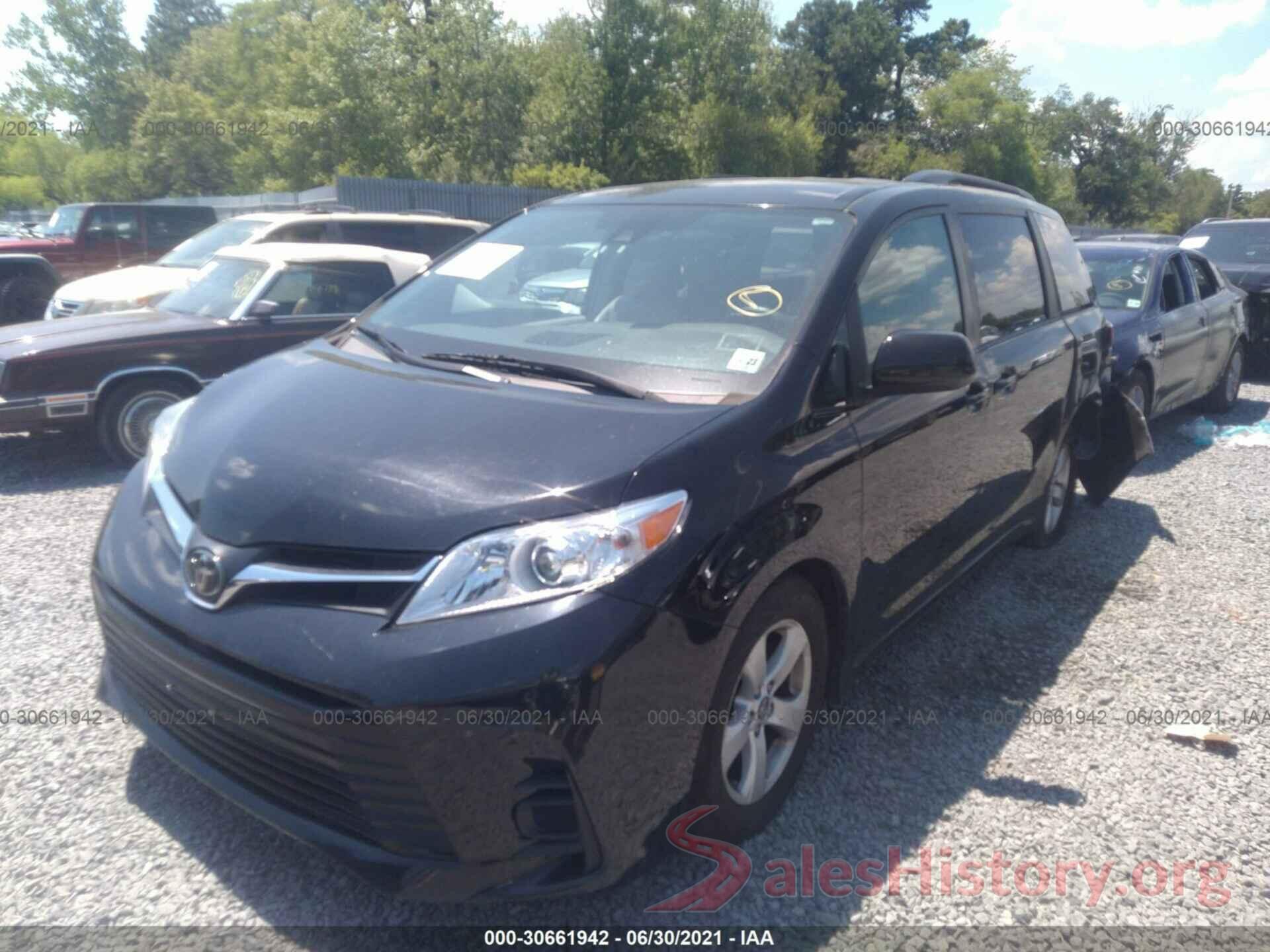 5TDKZ3DC0JS905339 2018 TOYOTA SIENNA