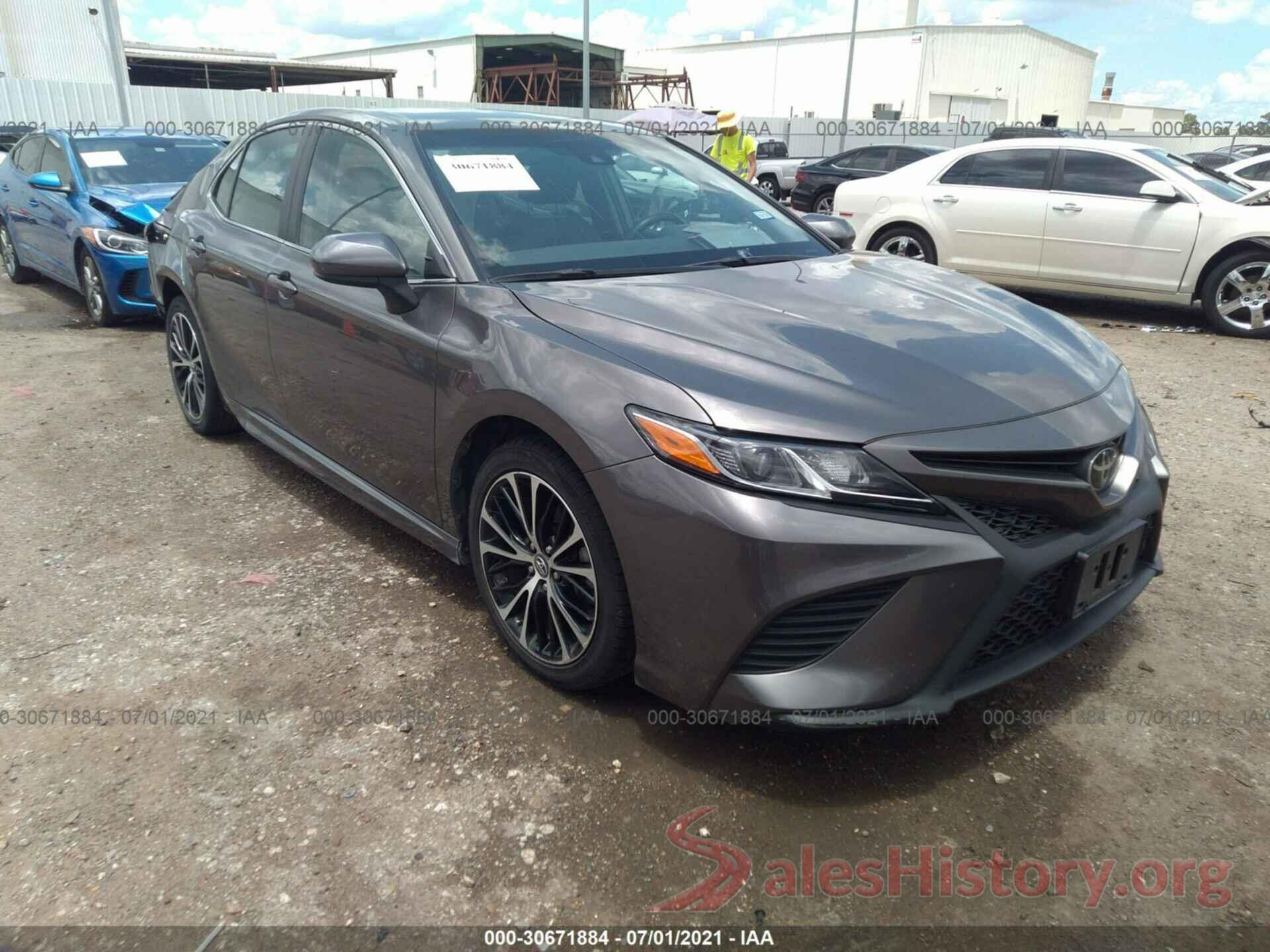 4T1B11HK2JU022072 2018 TOYOTA CAMRY