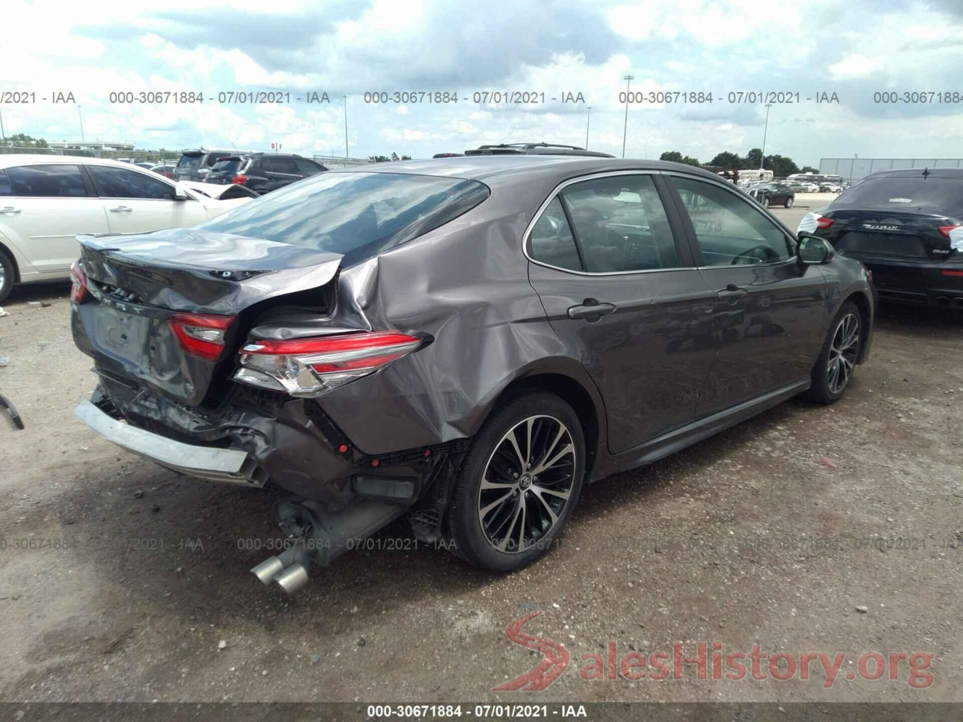 4T1B11HK2JU022072 2018 TOYOTA CAMRY