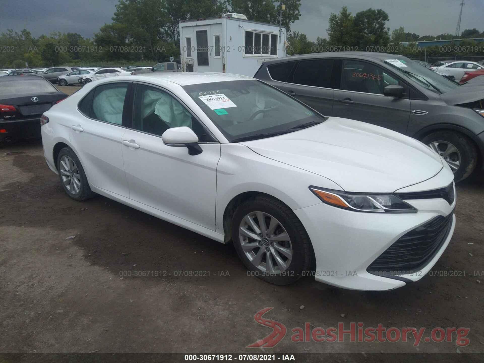 4T1B11HKXJU008761 2018 TOYOTA CAMRY