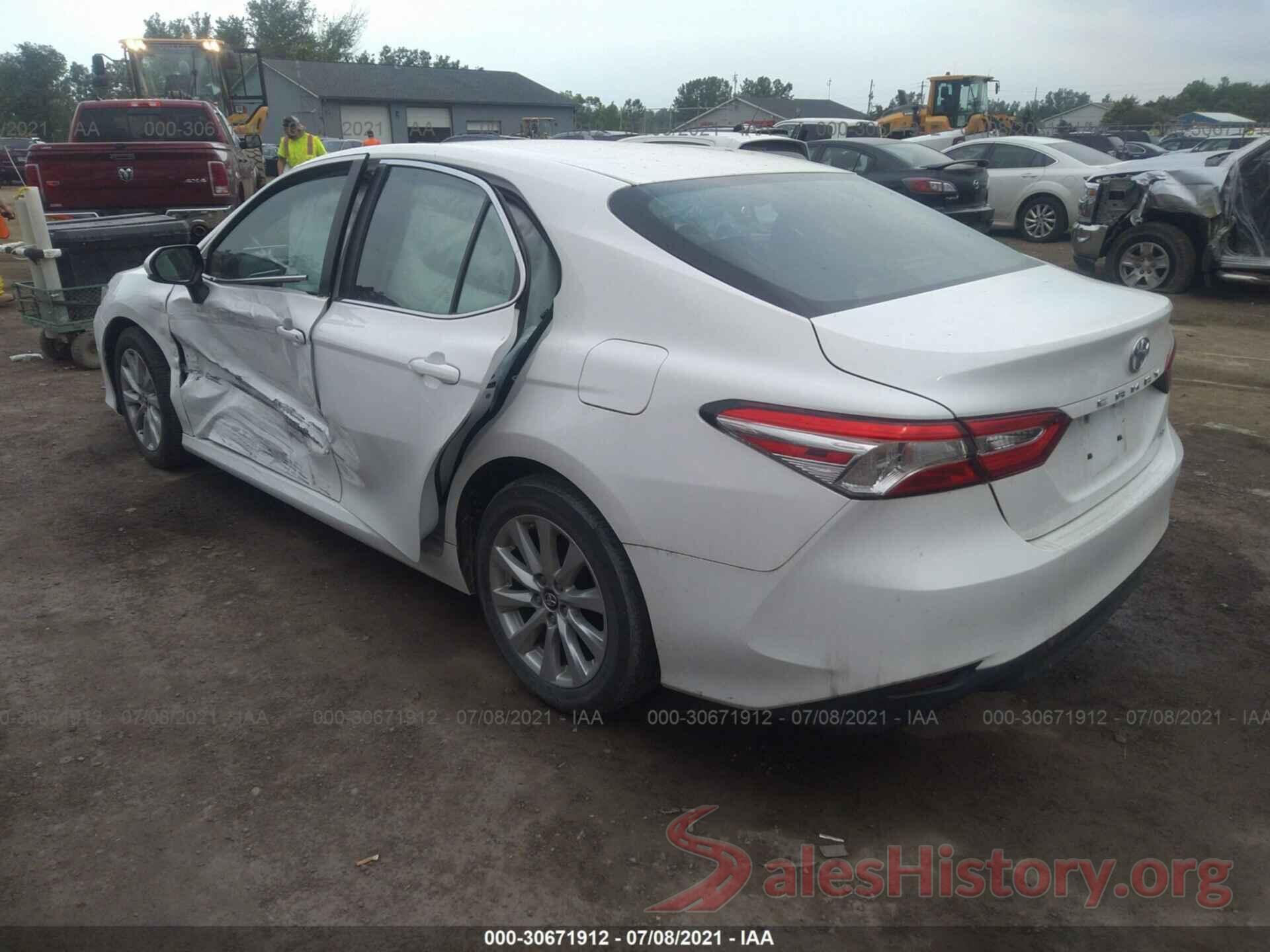 4T1B11HKXJU008761 2018 TOYOTA CAMRY