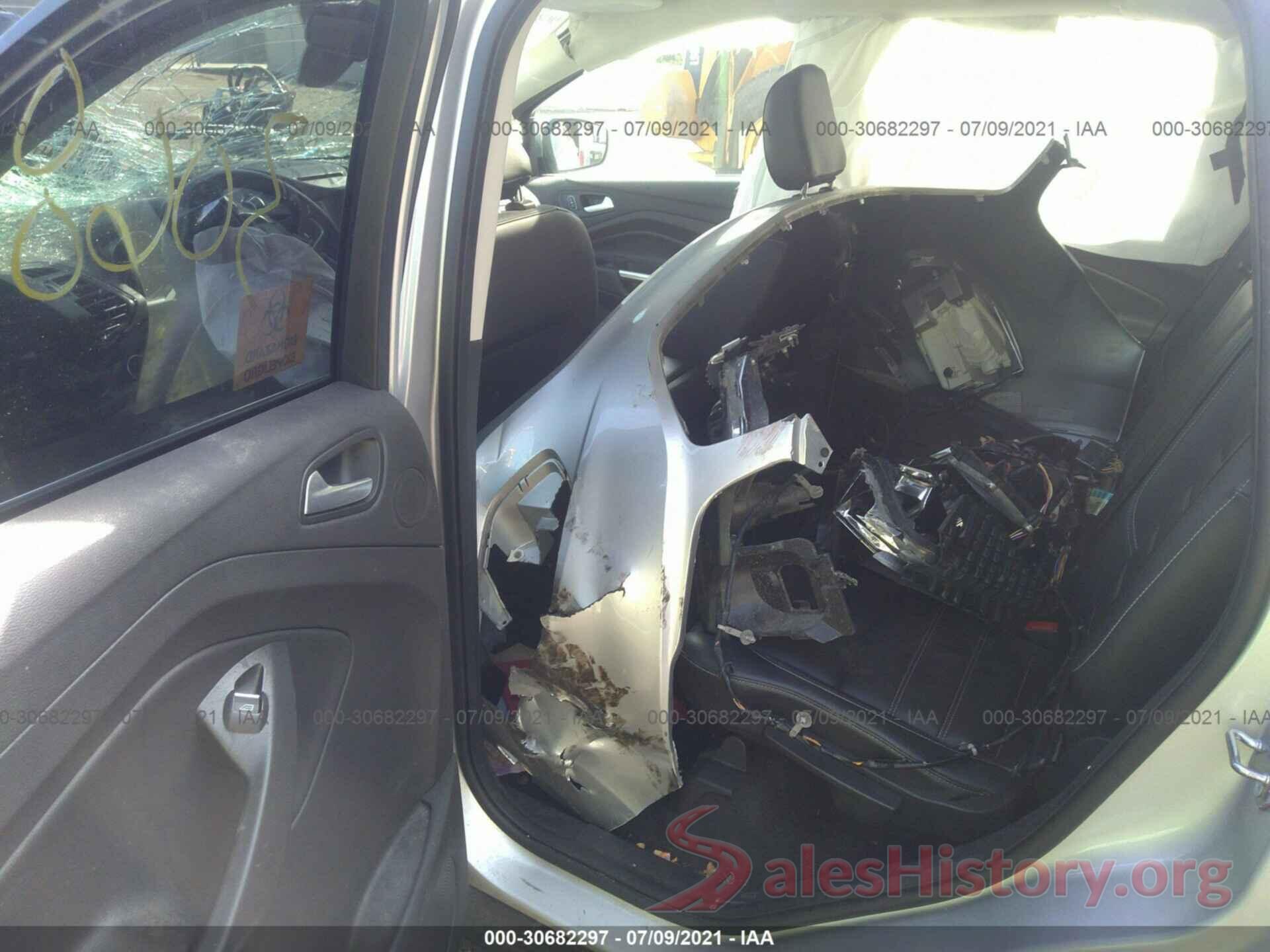 1FMCU9J9XJUA83168 2018 FORD ESCAPE