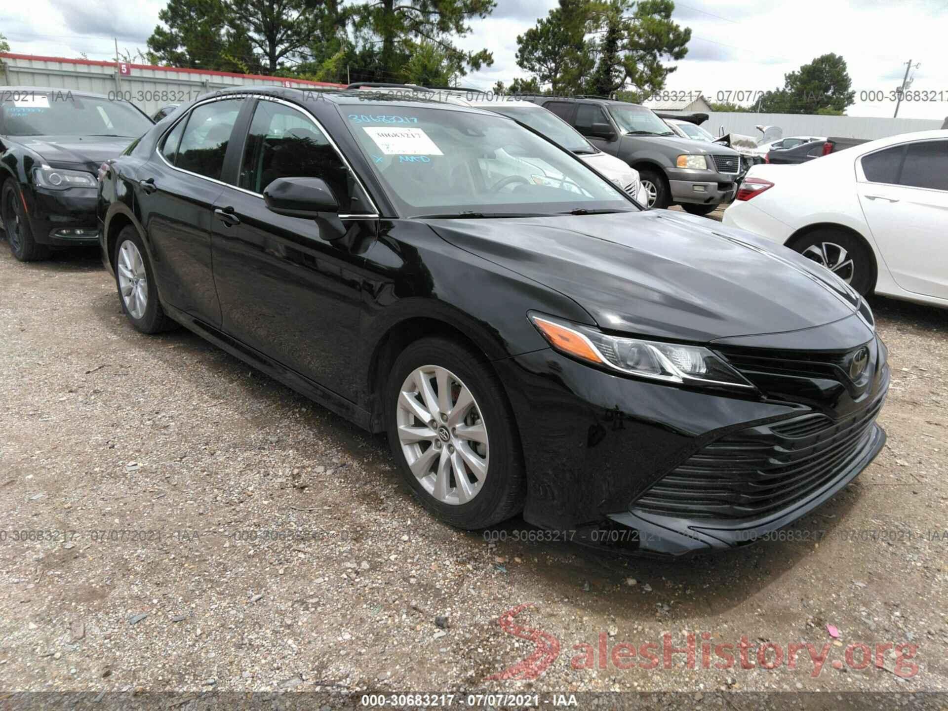 4T1B11HK3JU567570 2018 TOYOTA CAMRY