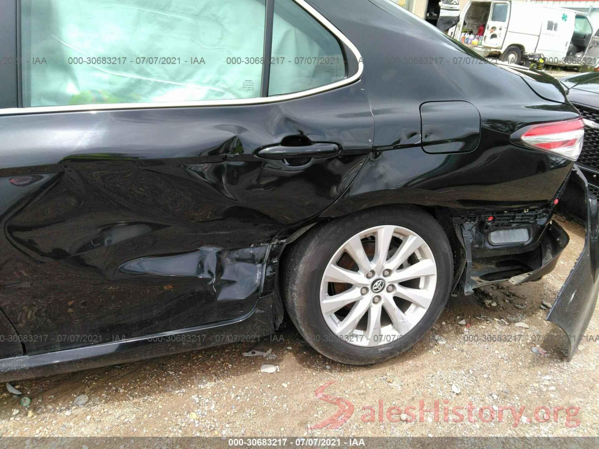 4T1B11HK3JU567570 2018 TOYOTA CAMRY