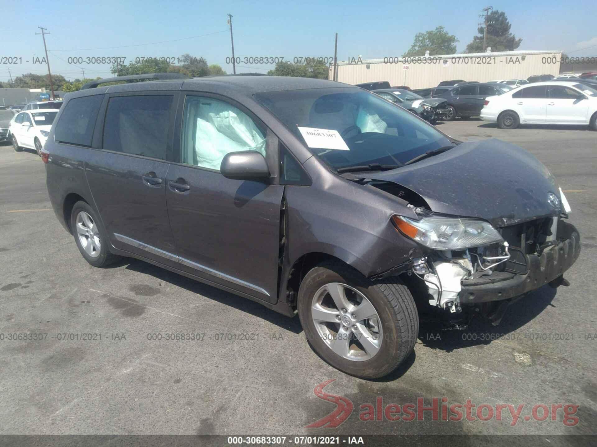 5TDKZ3DC4HS787614 2017 TOYOTA SIENNA