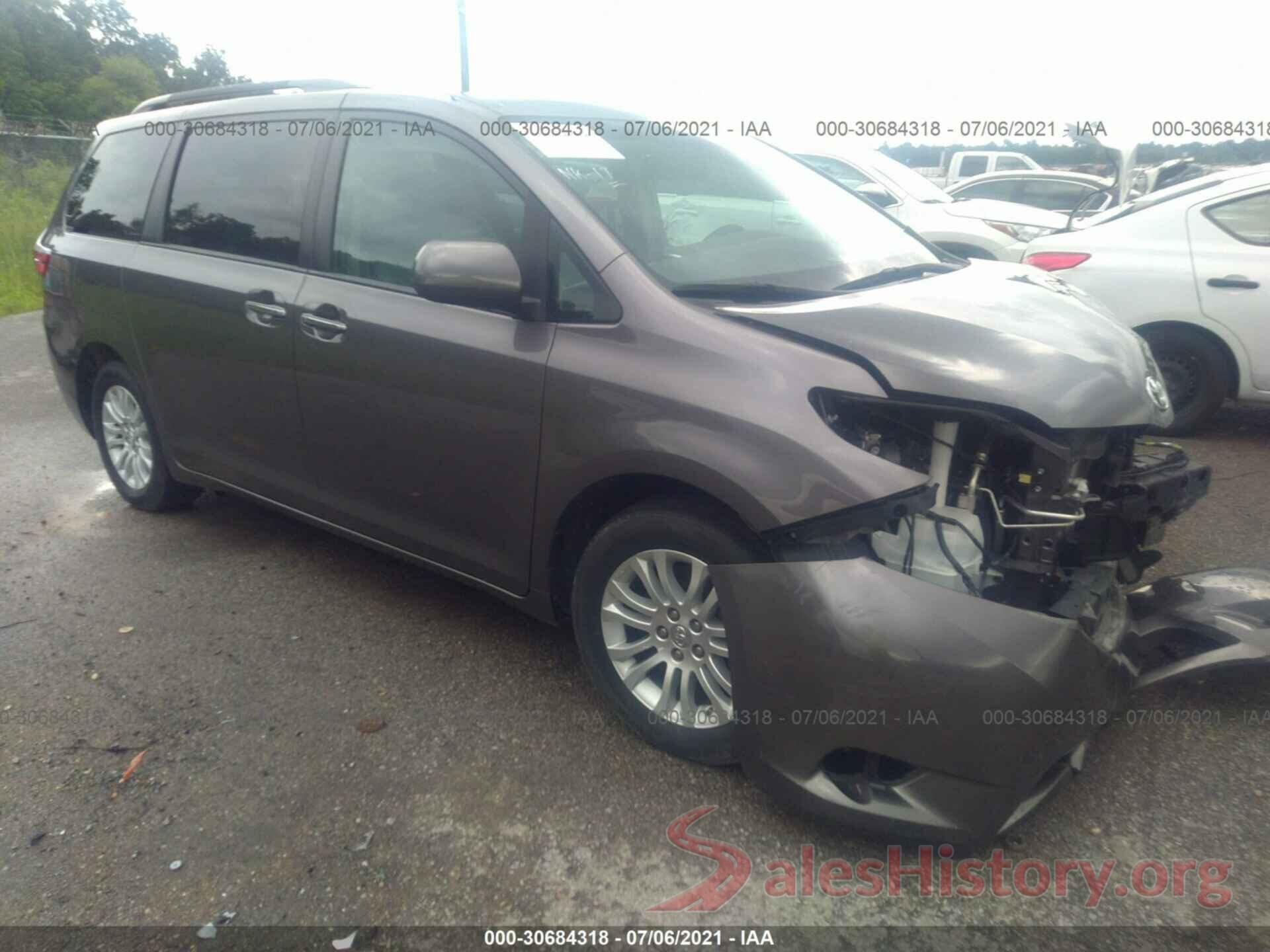 5TDYZ3DC4HS780687 2017 TOYOTA SIENNA