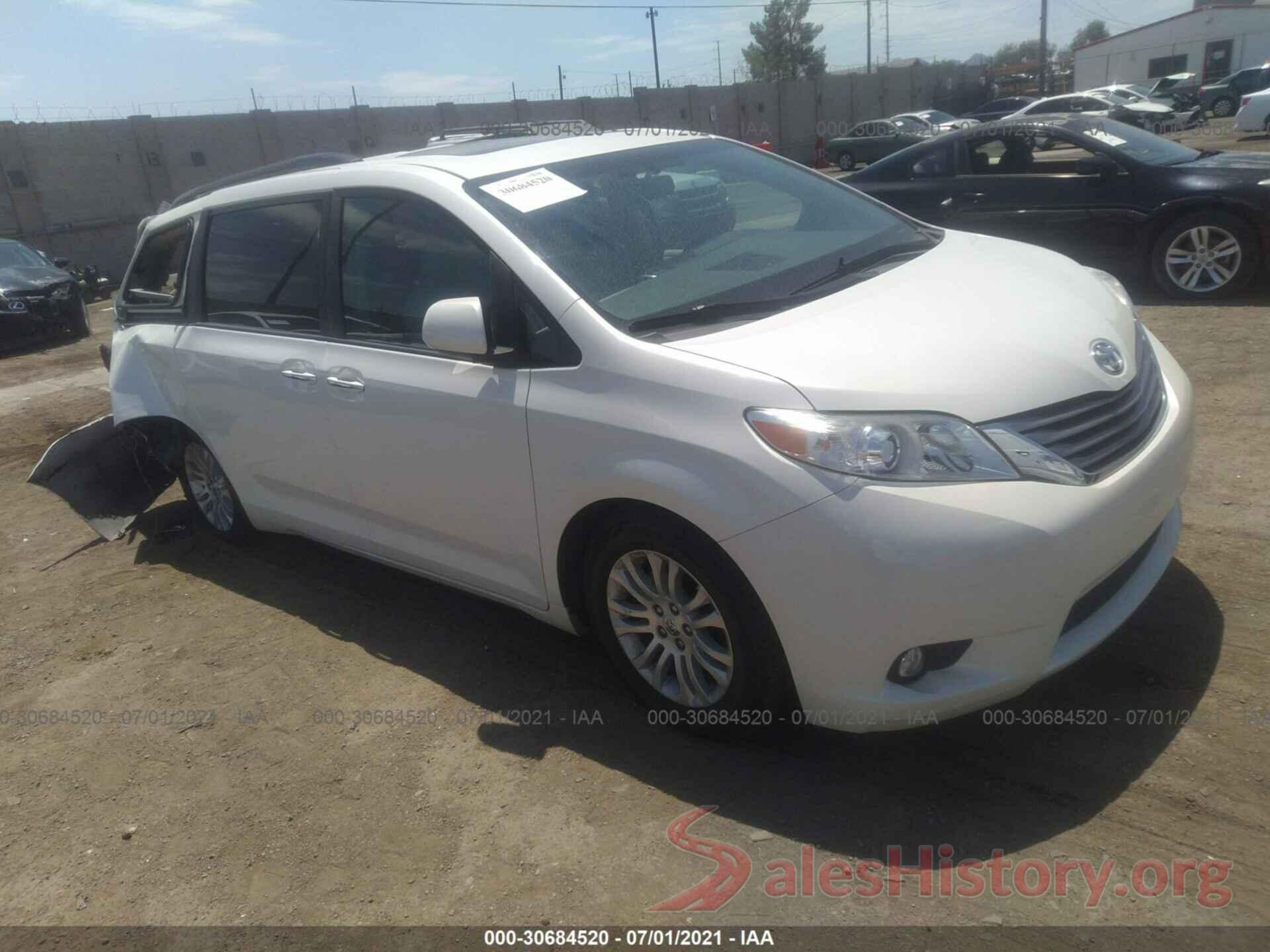 5TDYZ3DC2HS838165 2017 TOYOTA SIENNA