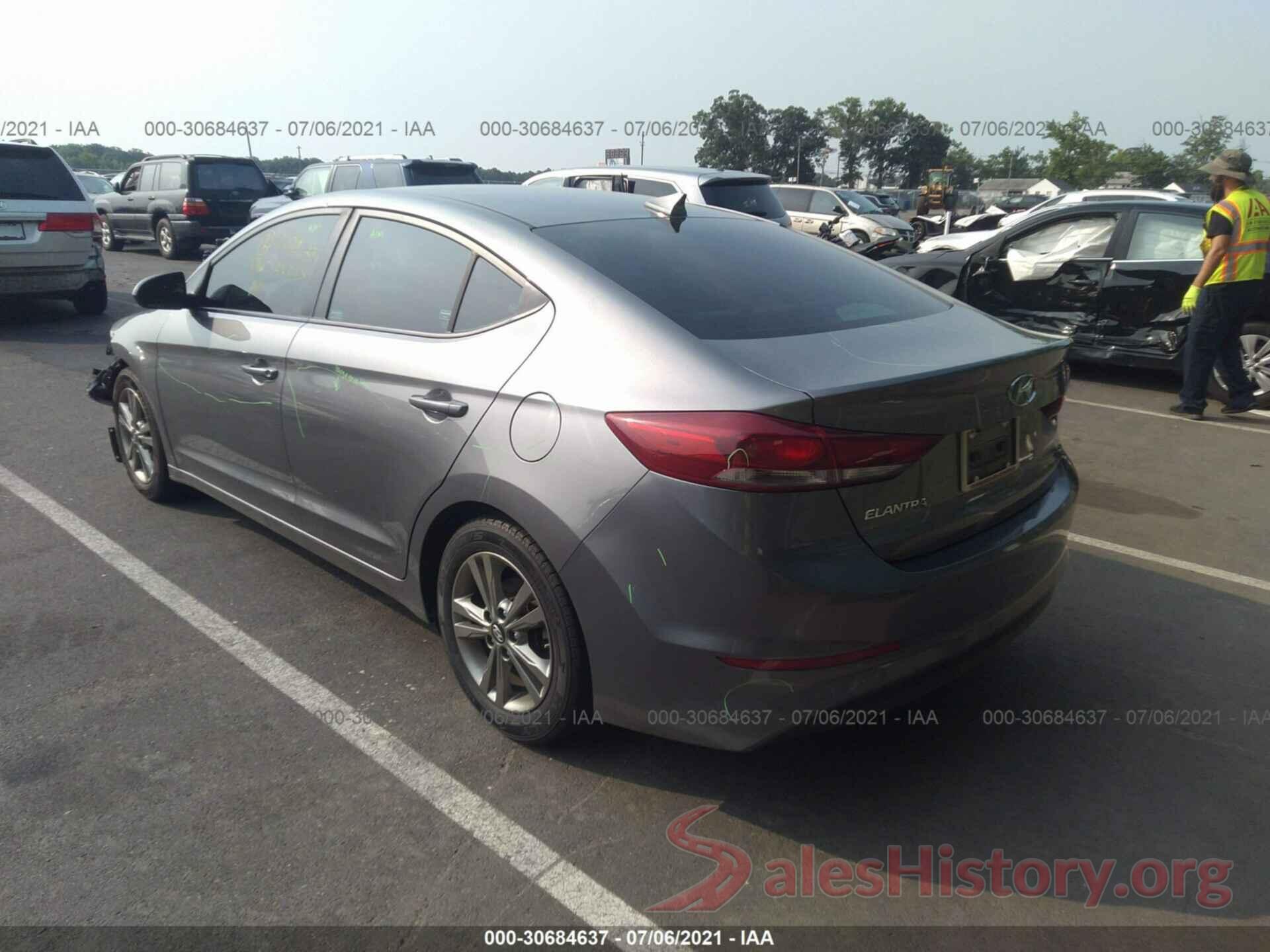 5NPD84LFXJH303695 2018 HYUNDAI ELANTRA