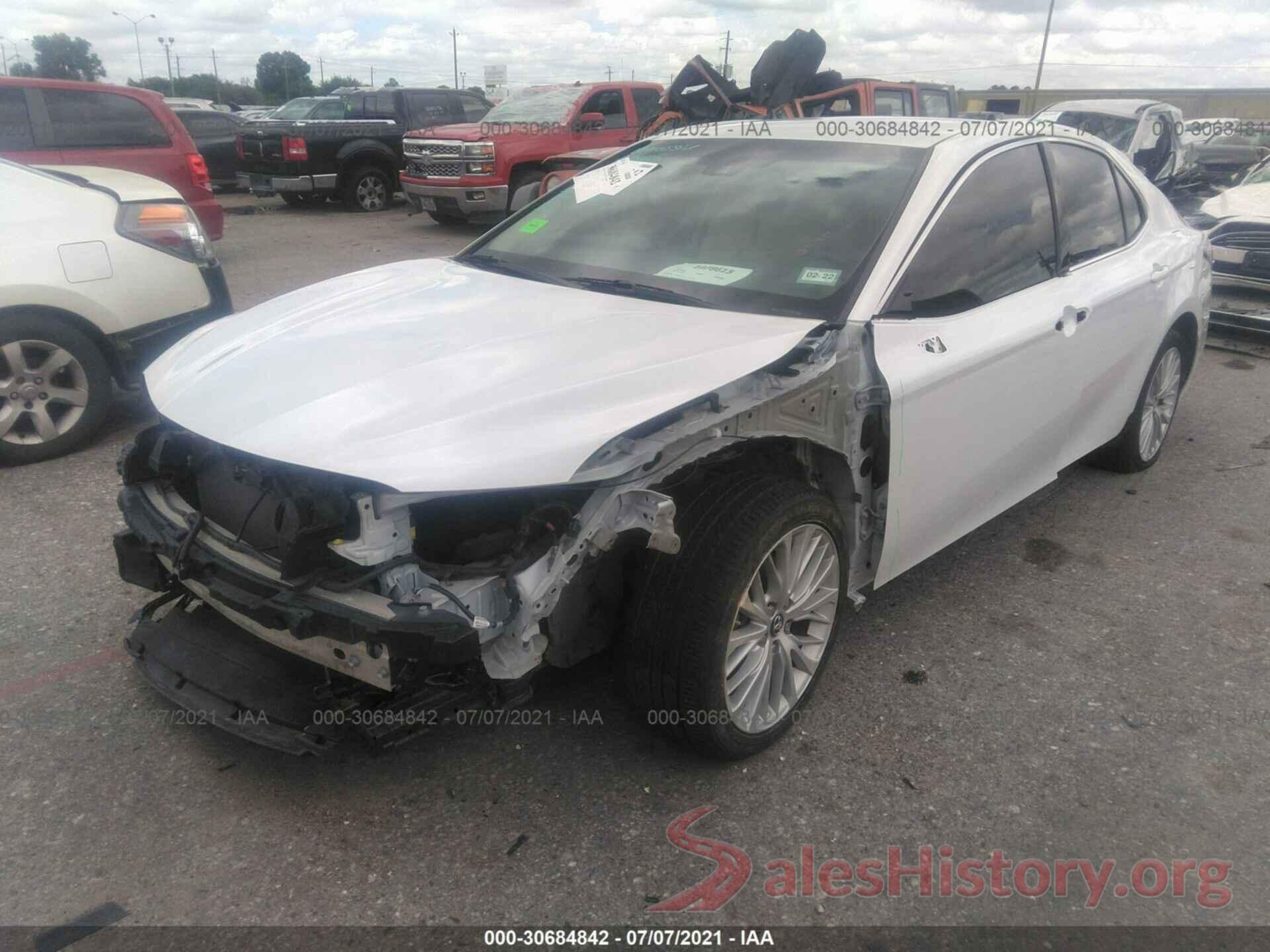 4T1B11HK8JU645177 2018 TOYOTA CAMRY