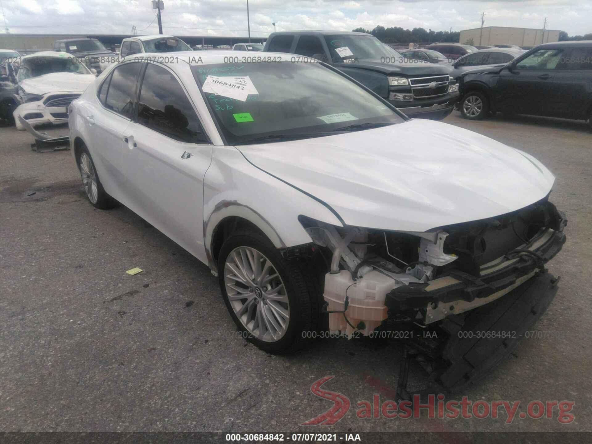 4T1B11HK8JU645177 2018 TOYOTA CAMRY