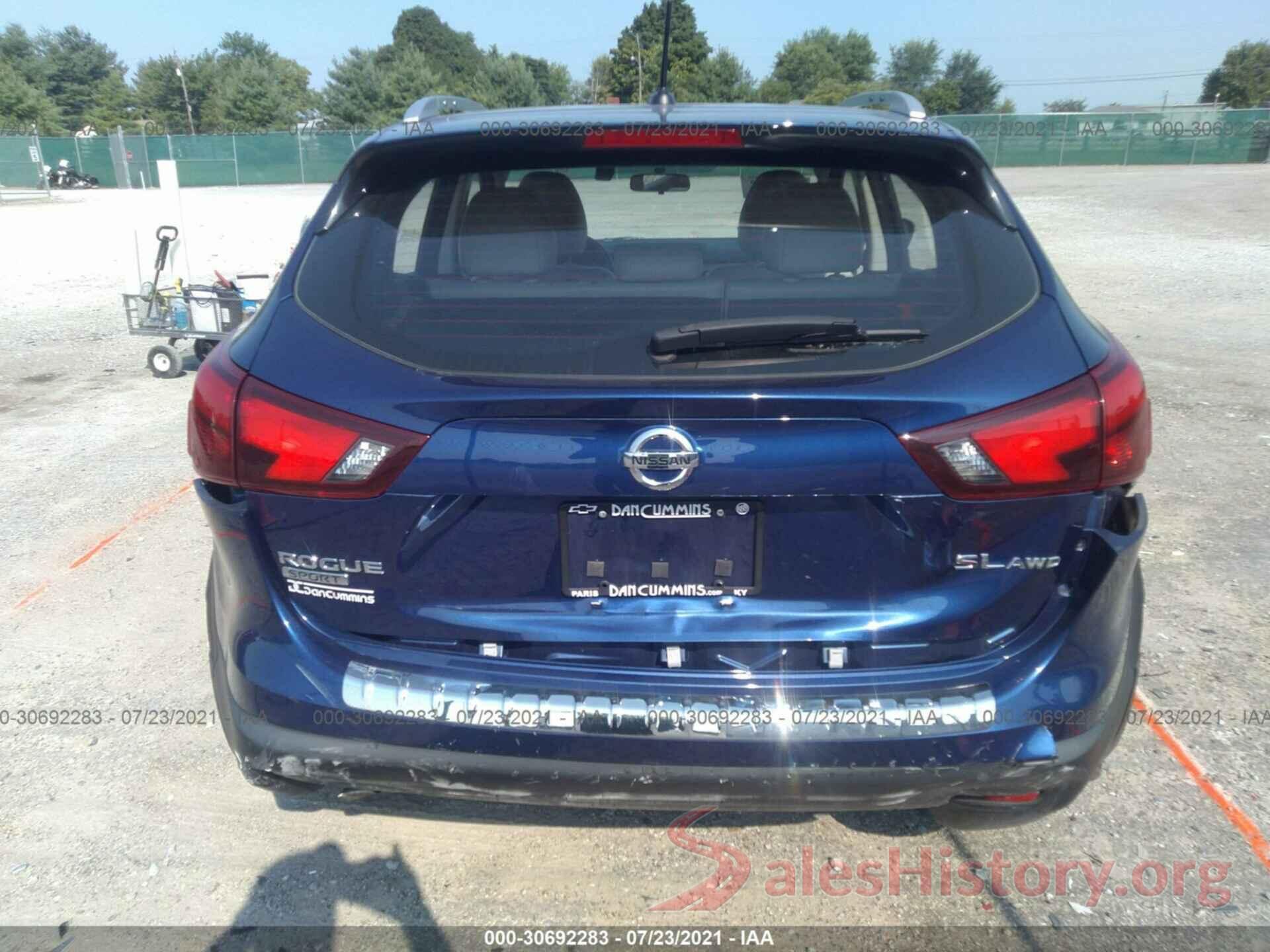 JN1BJ1CR8JW286588 2018 NISSAN ROGUE SPORT