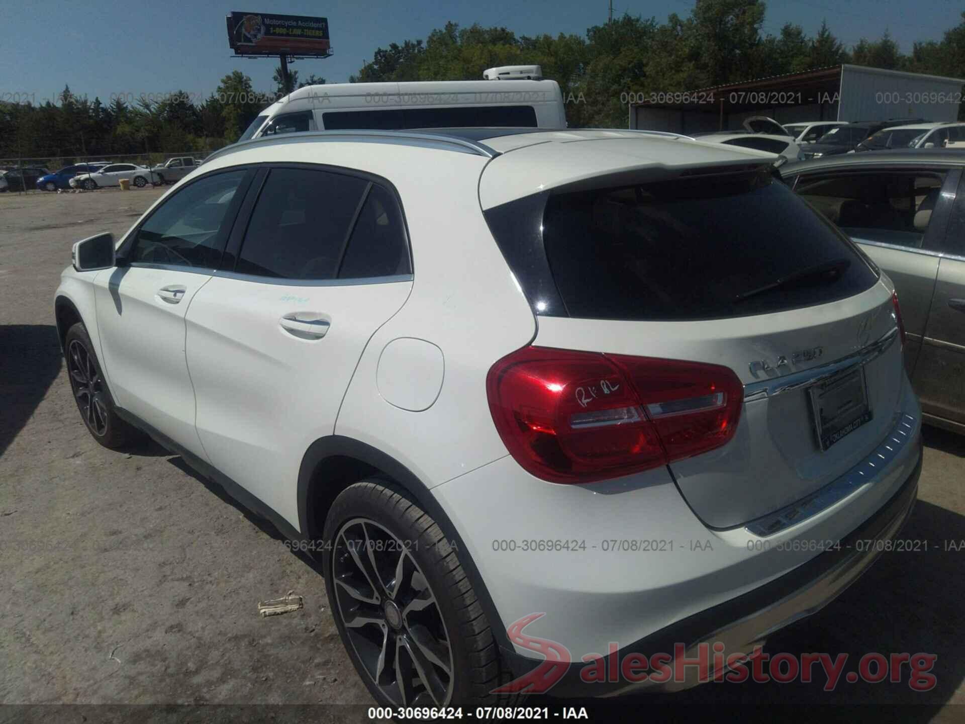 WDCTG4EB7HJ299528 2017 MERCEDES-BENZ GLA