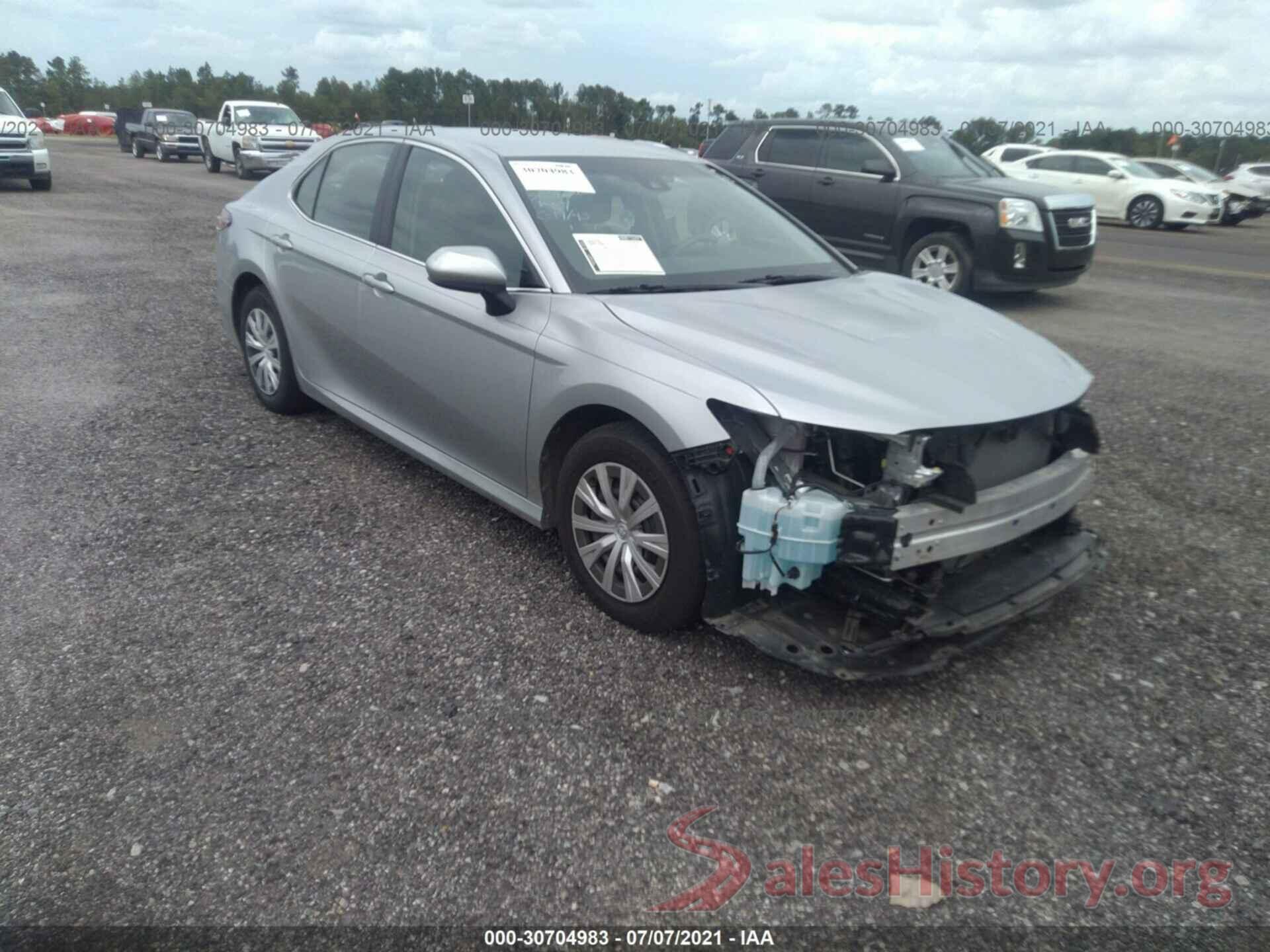 4T1B11HK2JU595585 2018 TOYOTA CAMRY