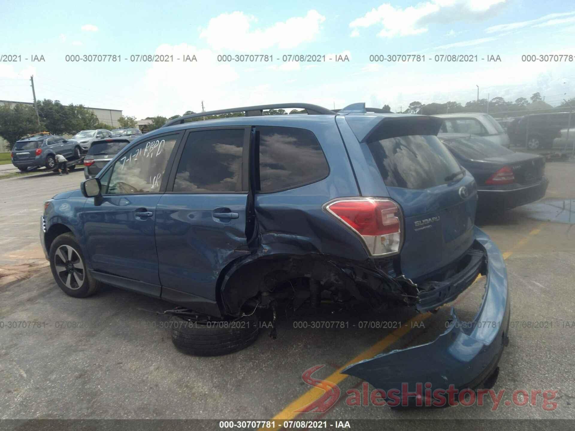 JF2SJAGC7JH475600 2018 SUBARU FORESTER