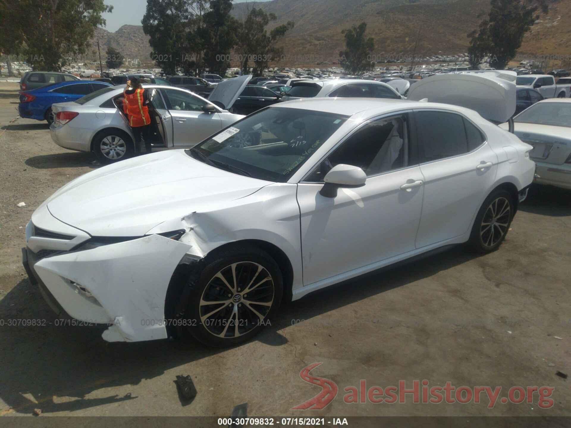 4T1B11HK0KU757229 2019 TOYOTA CAMRY