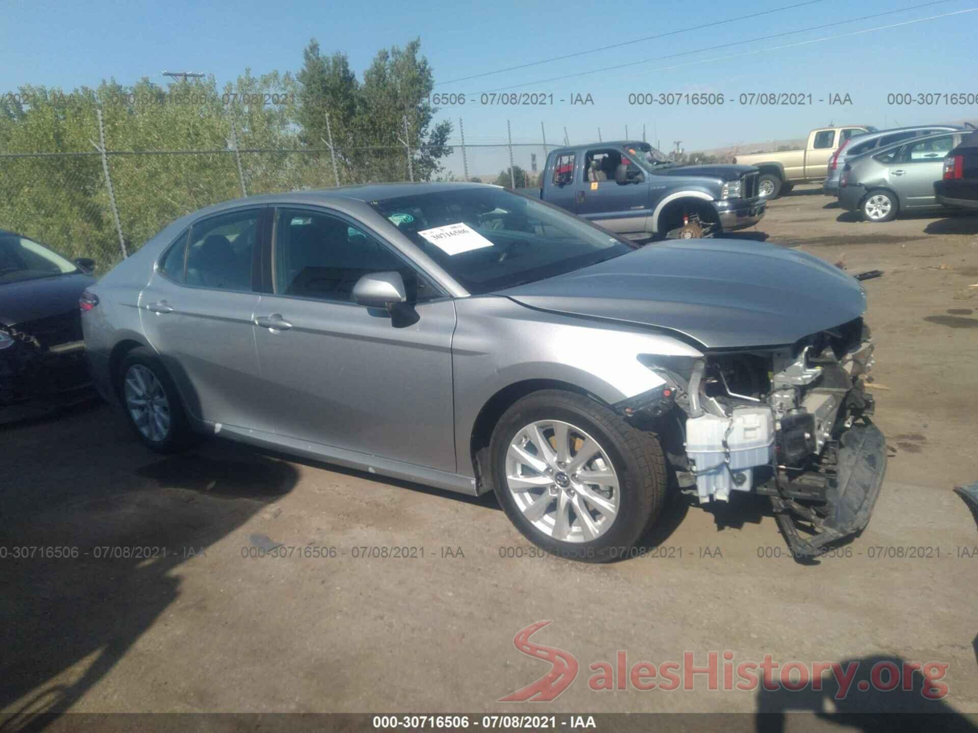 4T1B11HK7KU240493 2019 TOYOTA CAMRY