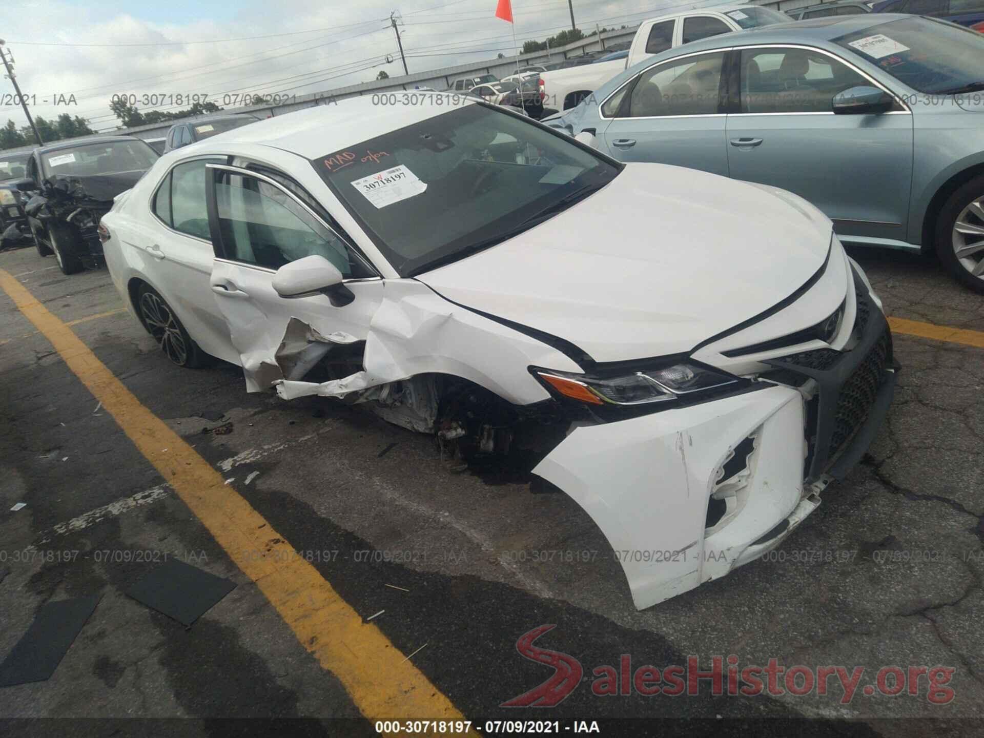 4T1B11HK8JU119390 2018 TOYOTA CAMRY