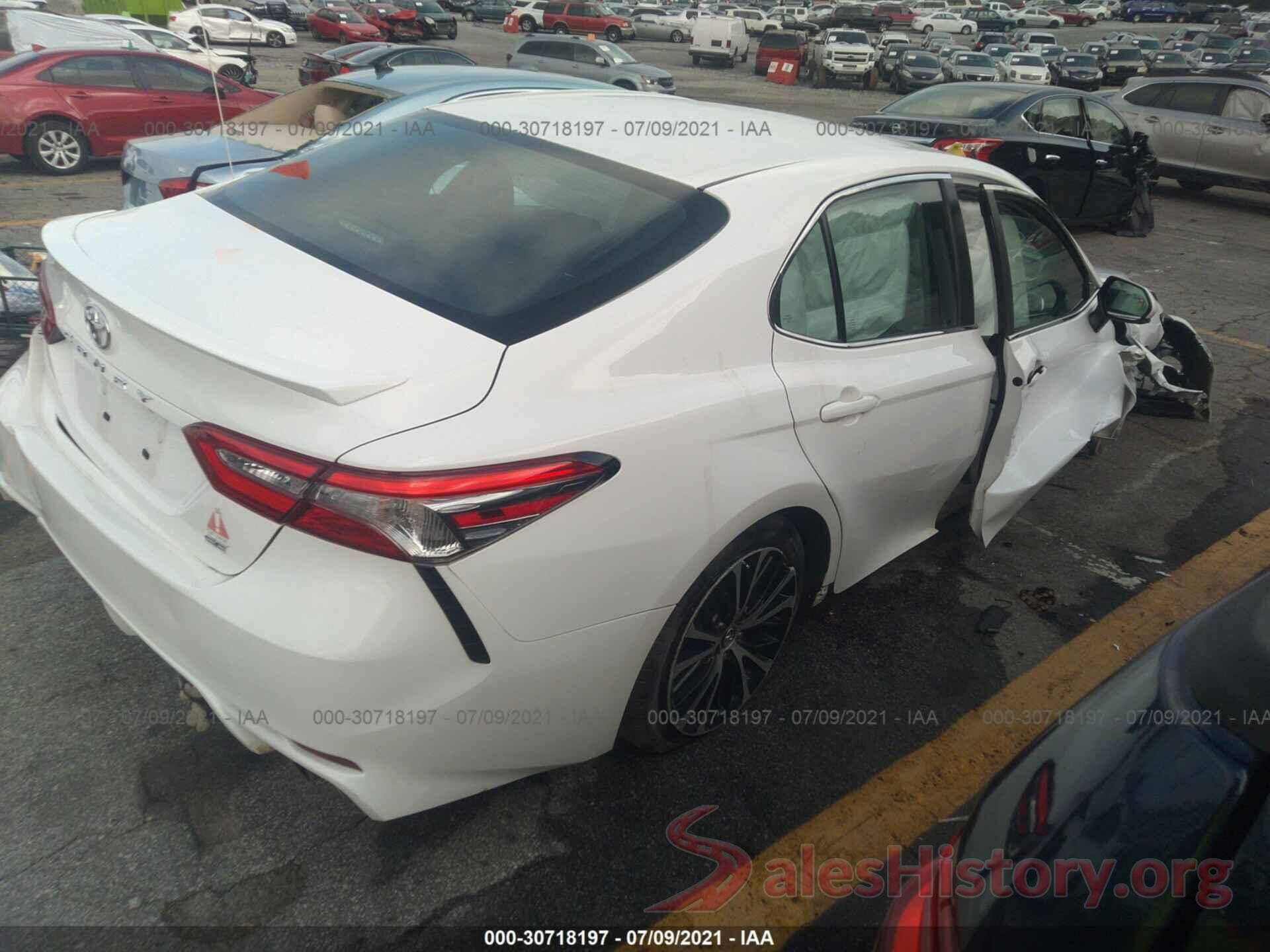 4T1B11HK8JU119390 2018 TOYOTA CAMRY