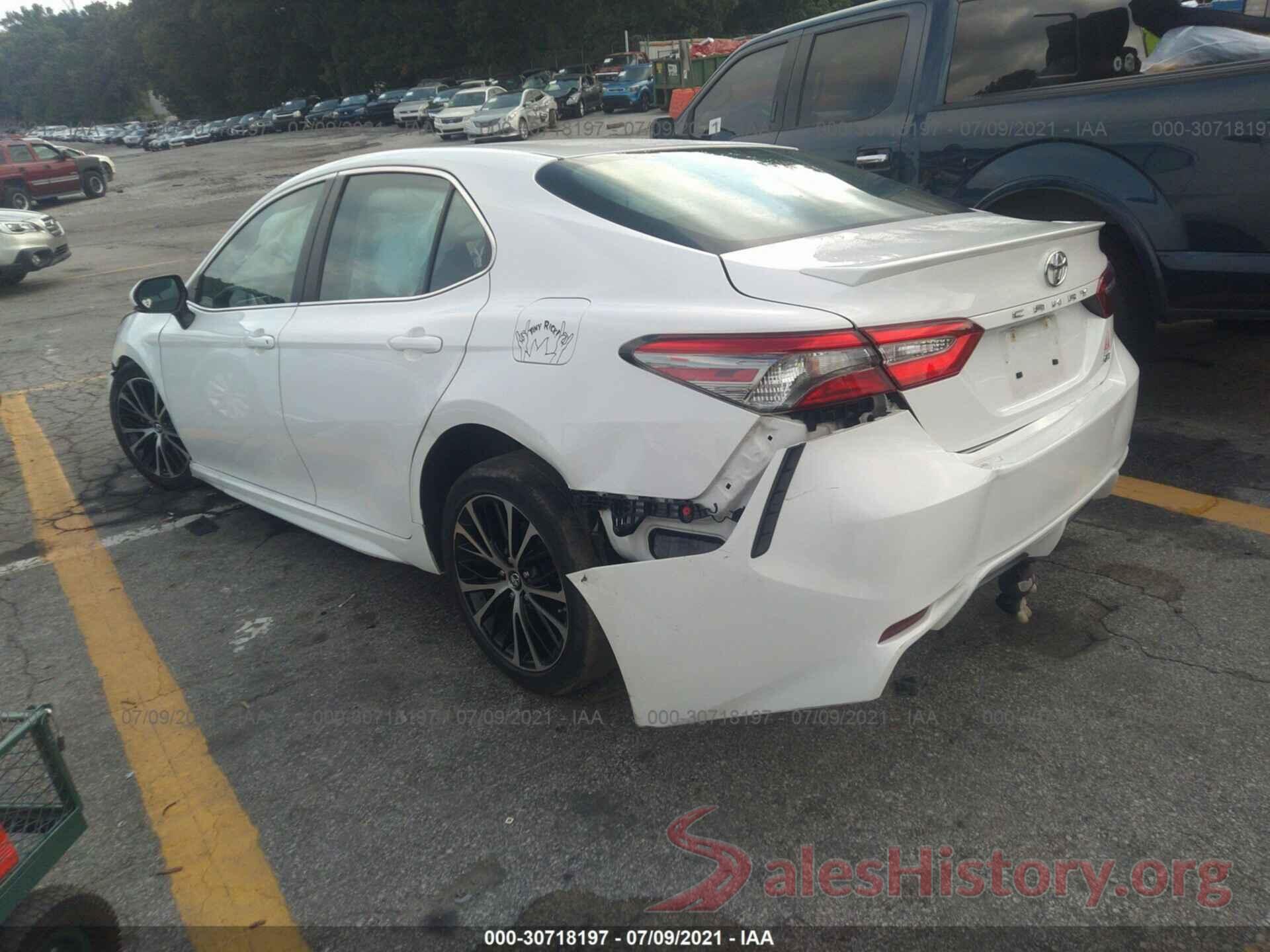 4T1B11HK8JU119390 2018 TOYOTA CAMRY