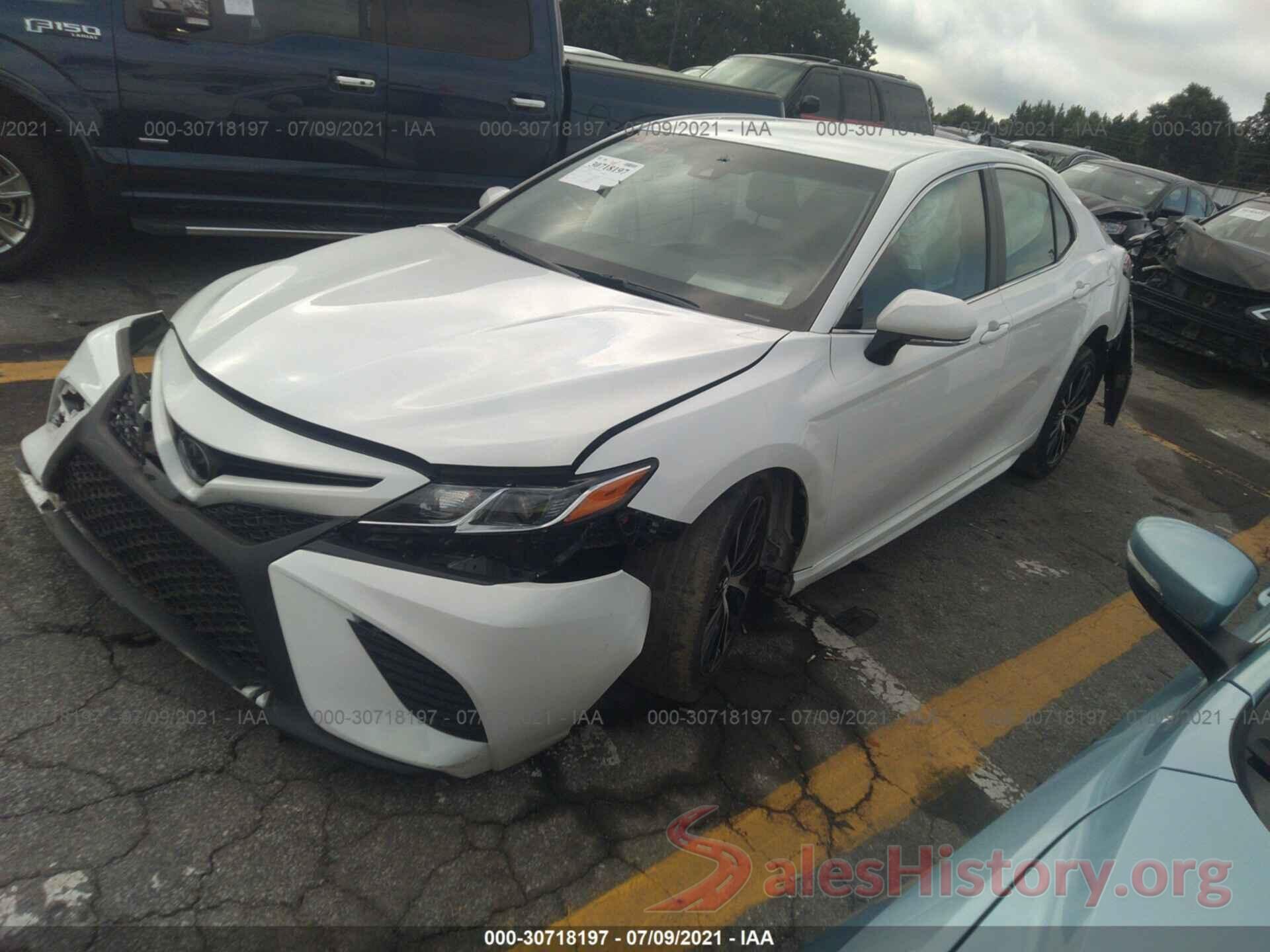 4T1B11HK8JU119390 2018 TOYOTA CAMRY