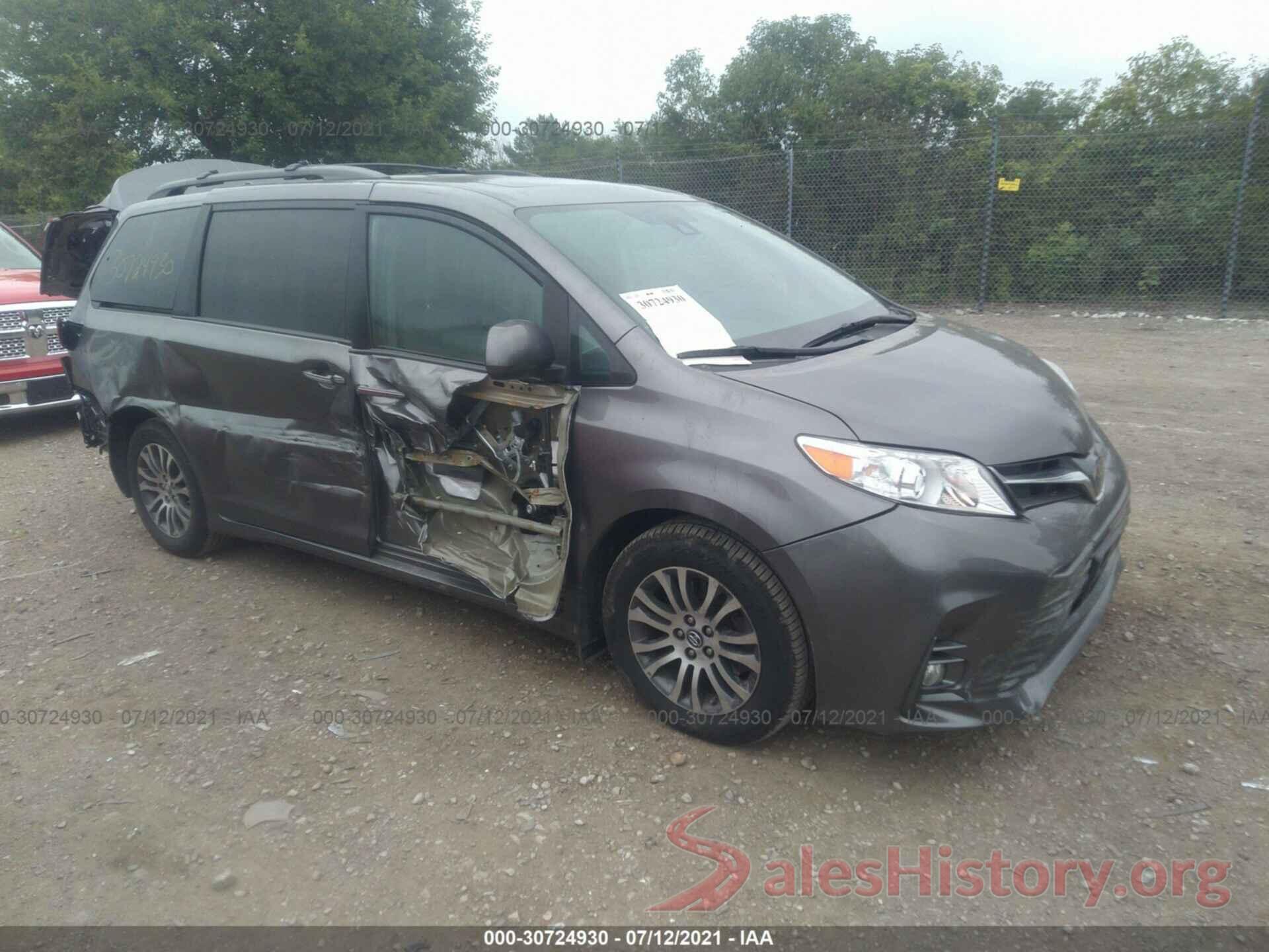 5TDYZ3DC0JS958939 2018 TOYOTA SIENNA