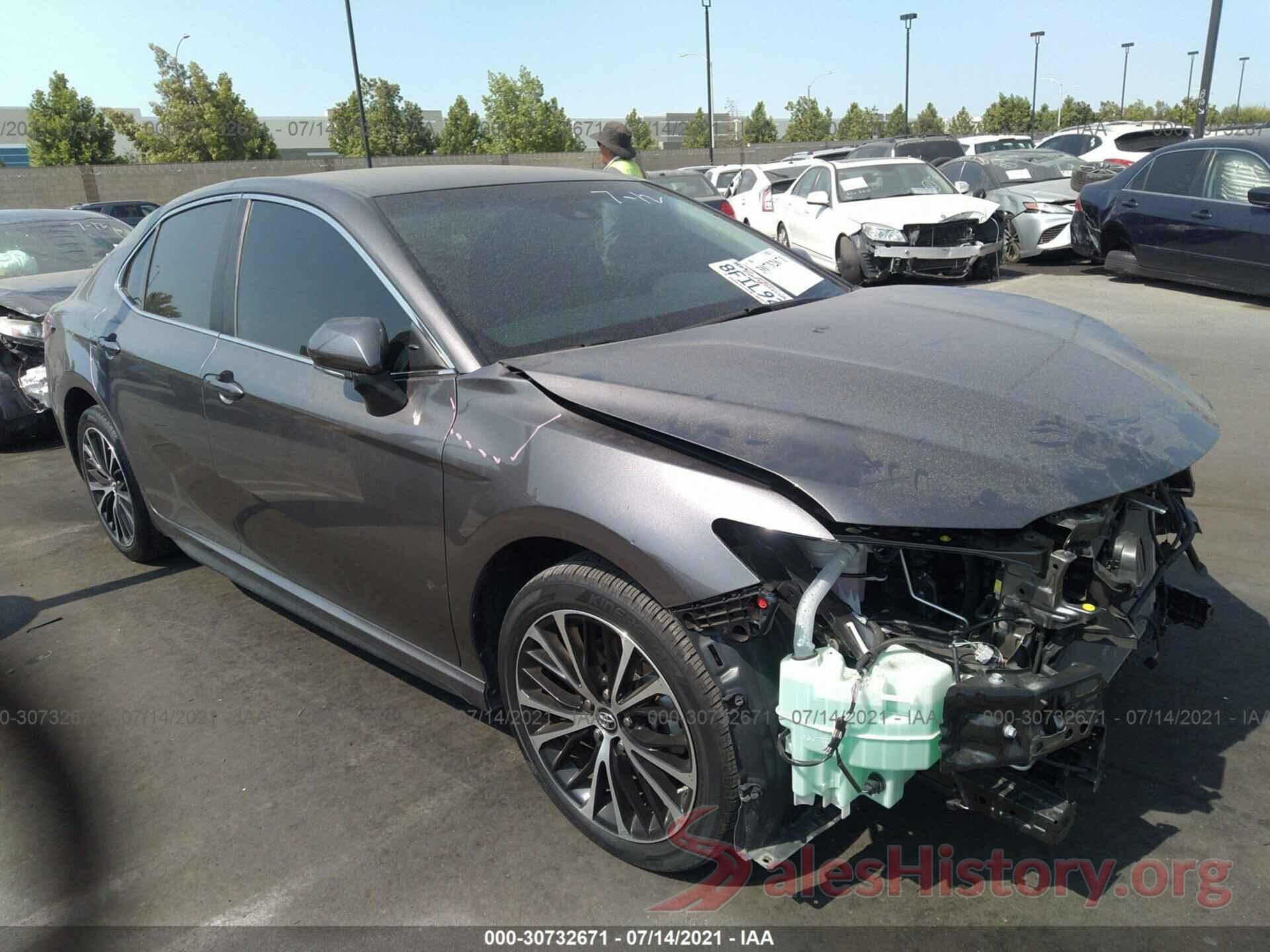 4T1B11HK0JU149743 2018 TOYOTA CAMRY