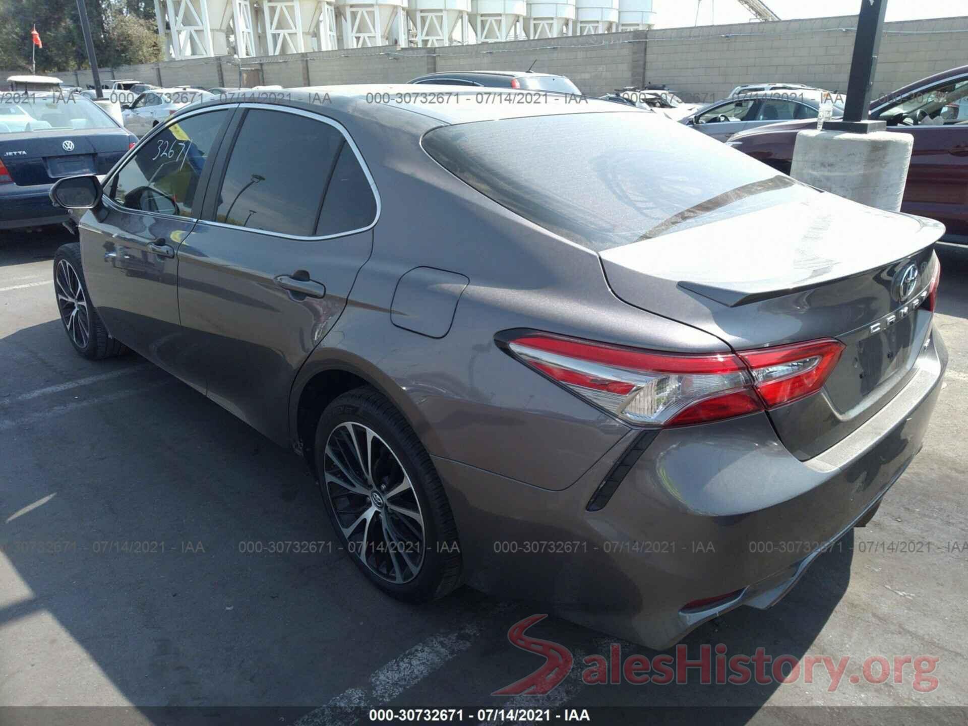 4T1B11HK0JU149743 2018 TOYOTA CAMRY